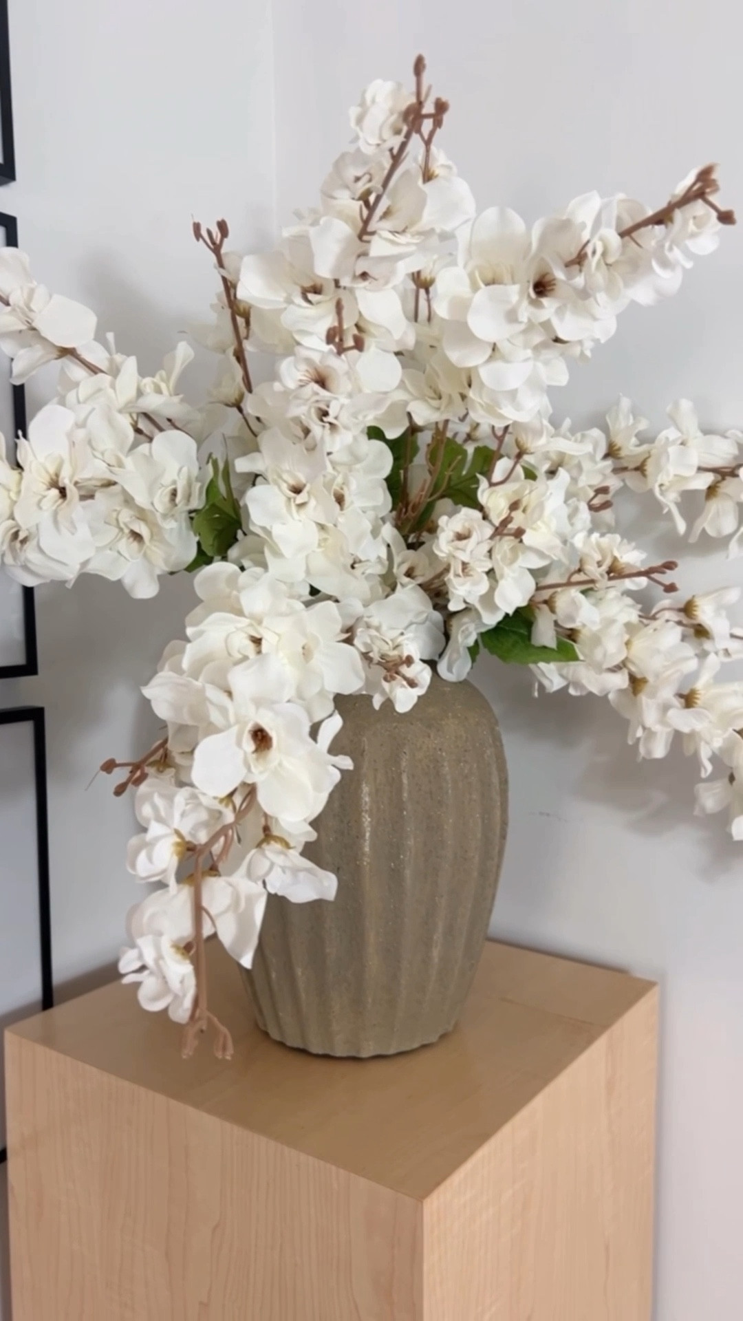 Neutral Florals to decorate our home after the holidays 
I used 6 stems in this vase
#amazonfind #florals #whiteflowers #newyearrefresh #neutralhome #homedecor

#LTKFindsUnder50 #LTKHome #LTKSeasonal