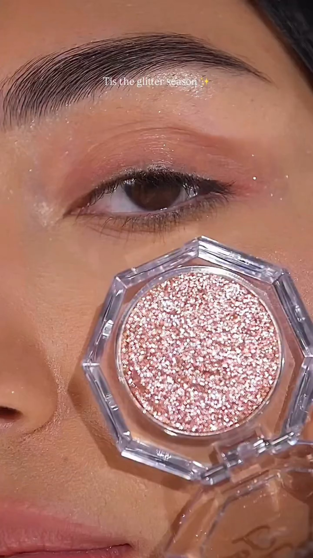 It’s been glitter season all year but ESPECIALLY NOW🥹✨ @toofaced disco crush glitter eyeshadow in heart eyes🥰 #glittereyemakeup #glittereyeshadows #holidaymakeup