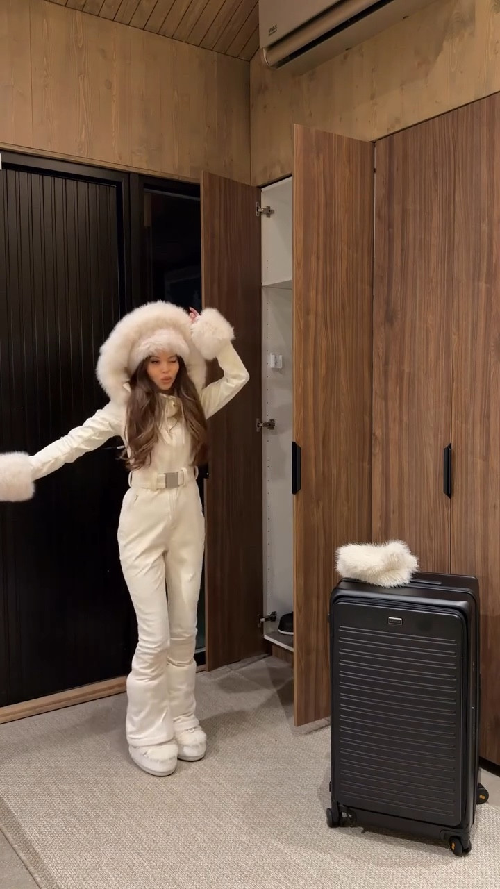 This is why I travel with the @Level8_official Adventure luggage. 

Comment “luggage “ for link 🔗
A full check-in. Coats, outfits, and layers all packed without second guessing.

Level8 was built for travelers who don’t want limits before the trip even starts.

Ad #Level8 #Adventure “