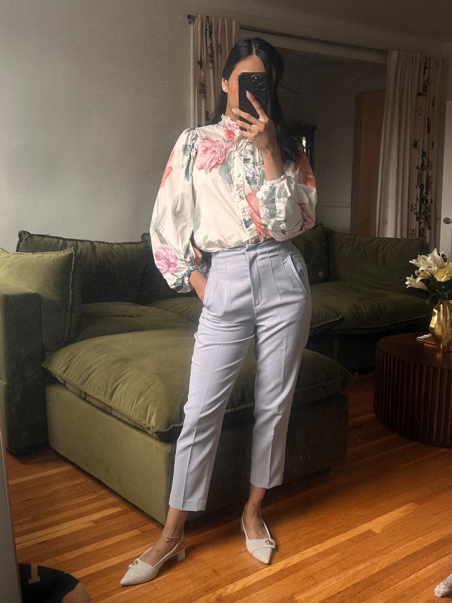 Bloom where you’re planted… preferably in this floral fit 🌸✨ Perfectly petaled up top and paired with periwinkle pants for a workday look that’s fresher than a daisy. The original blouse sold out faster than spring blooms, but don’t worry — I’ve linked some blooming-gorgeous alternatives so your style can still flourish 🌼💼
#FloralFashion #WorkwearWithFlair #PetalPerfect #OOTDInFullBloom #FreshAndFabulous #PetalToTheMetal

#LTKWorkwear #LTKFindsUnder50 #LTKSeasonal