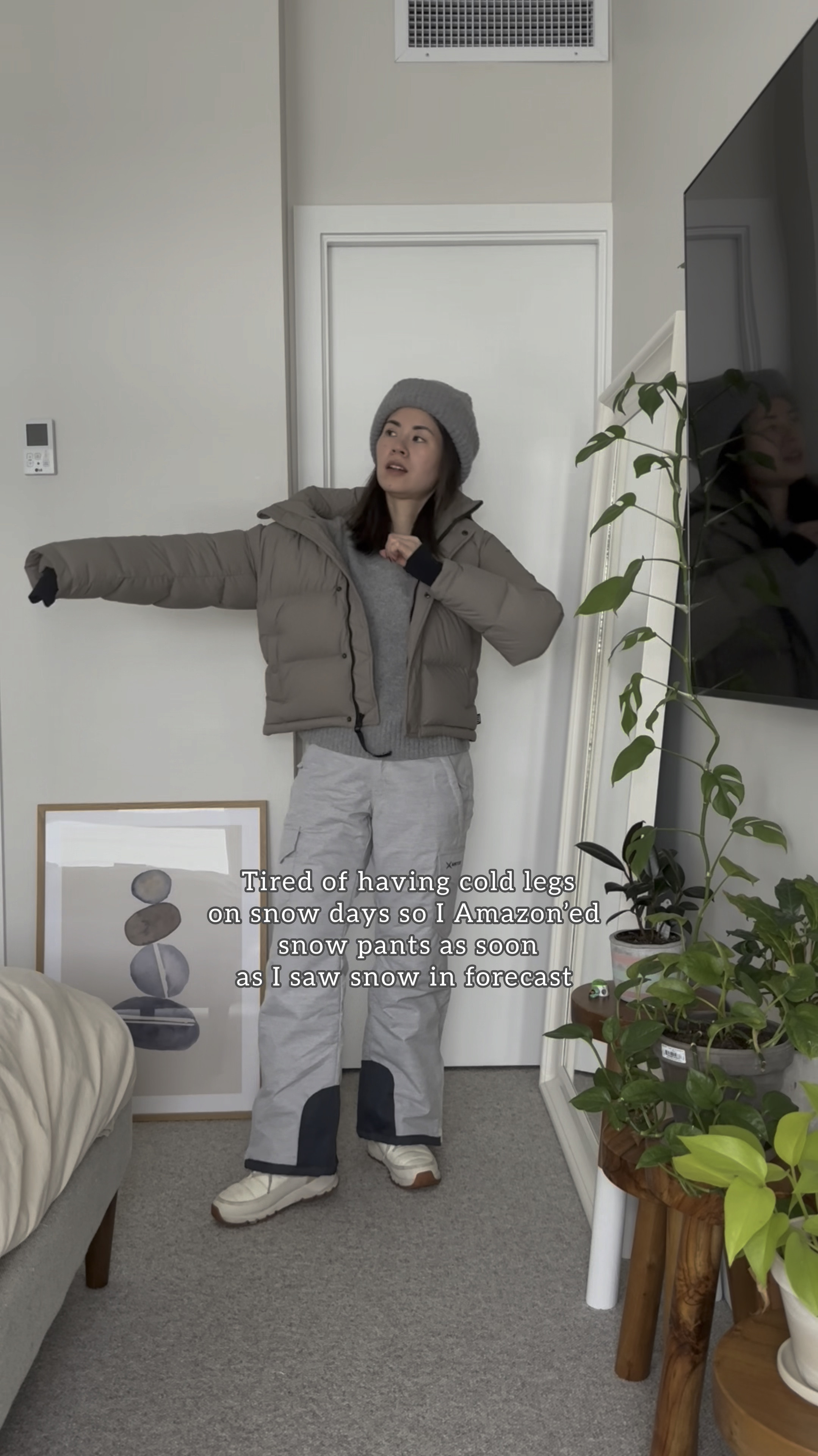 Amazon snow pants: 29inch inseam small. Fits well. 
Aritzia super pufffy

#LTKcanada #LTKwinter