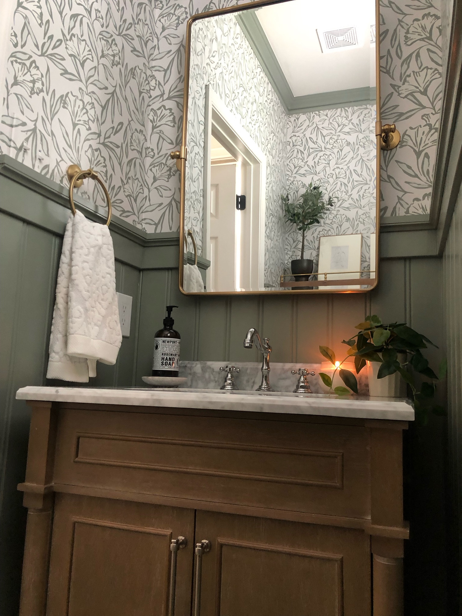 Linking everything from my recent powder room makeover! #powderroom #bathroom #bathroomdecor

#LTKhome #LTKFind #LTKsalealert