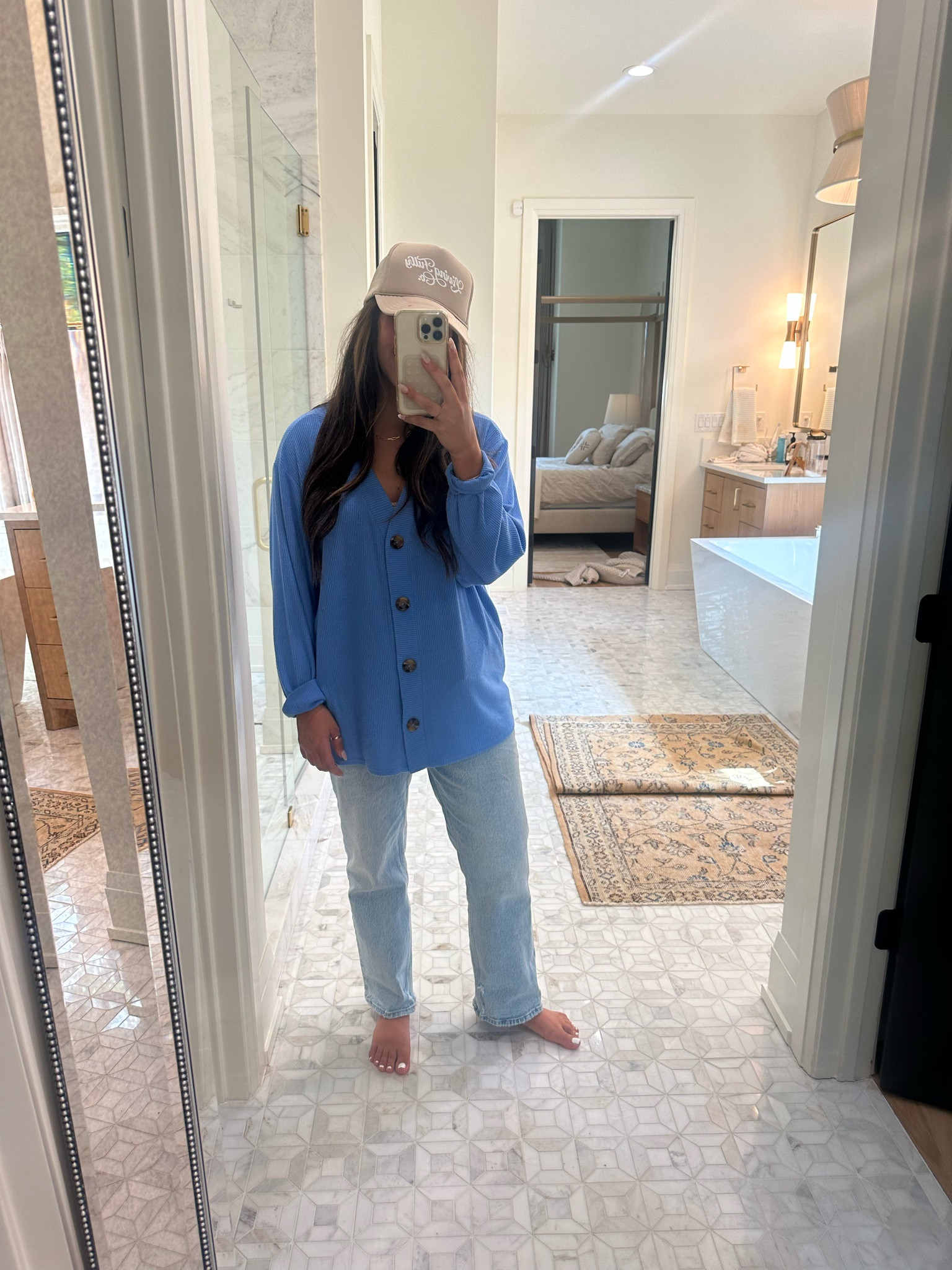 My cardigan is sold out but linking one similar! Cardigans have been great for breastfeeding and lightweight so comfy to wear around 

#LTKstyletip