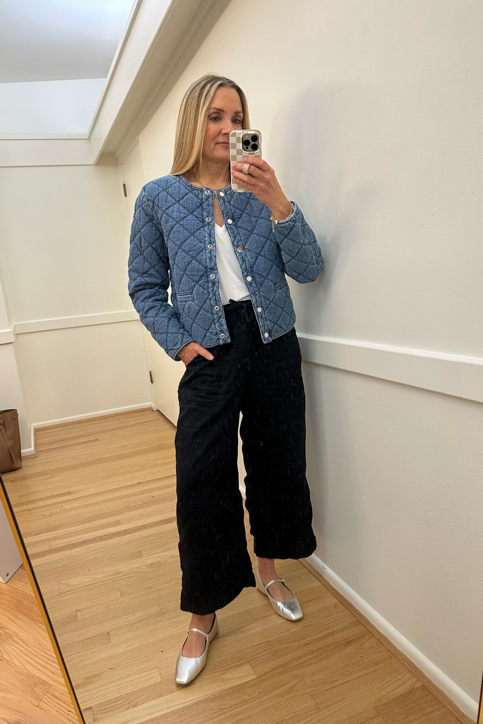 Fall transition outfit! Quilted jacket and it’s reversible! Wearing xs  Crop wide leg linen pants, and silver ballet flats. Tommy Bahama, splendid, Nordstrom, work outfit, teacher outfit, weekend outfit, travel outfit. 

#LTKWorkwear #LTKTravel #LTKOver40