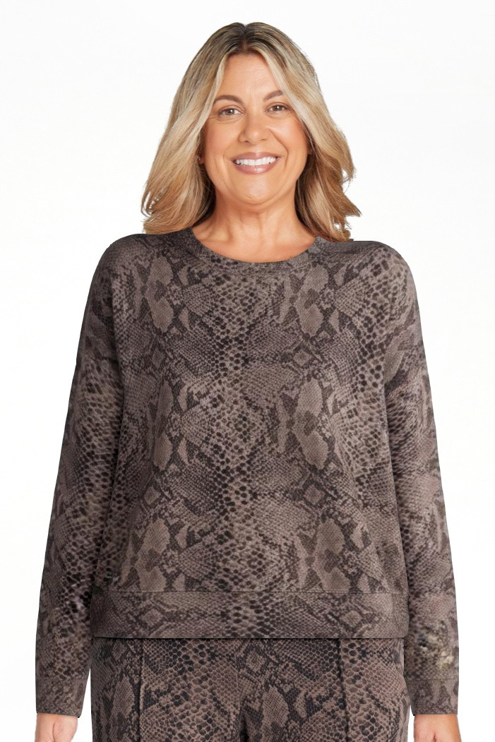Scoop Women's and Women's Plus Scubaknit Cropped Sweatshirt with Drop Sleeves, Sizes XS-4X | Walmart (US)