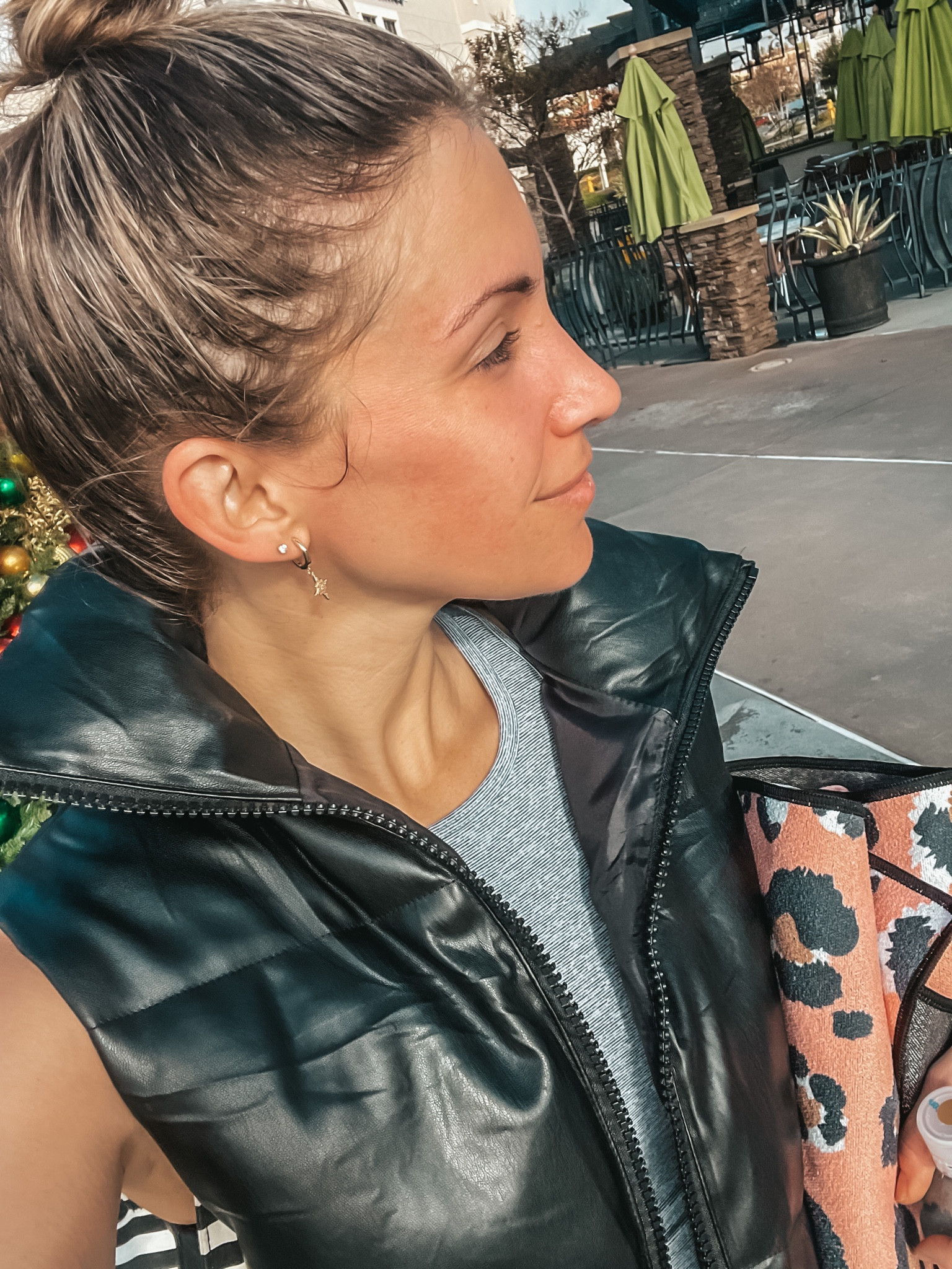 Self care with hot yoga. 🧘🏼‍♀️ Did you know? Not all yoga mats are not made equal. Invest in a good one like the one I use (linked below) if you plan on doing hot yoga or will be doing it often. It is double sided and one side is a MUST HAVE for hot yoga. It’s an anti-slip and you won’t be sliding around during your sweat sesh!
Self care tip: Apply some hydrating deep conditioner treatment before working out. An easy beauty task. 😉

www.livingbarelyblonde.com
#haircare #haircaretip #deephairconditioner #fitness #yoga #bestyogamat #hotyoga #antislipyogamat #lululemon #caitlincovin #treasures #jenniferxerin #designme #amazonfinds

#LTKfit #LTKstyletip #LTKbeauty