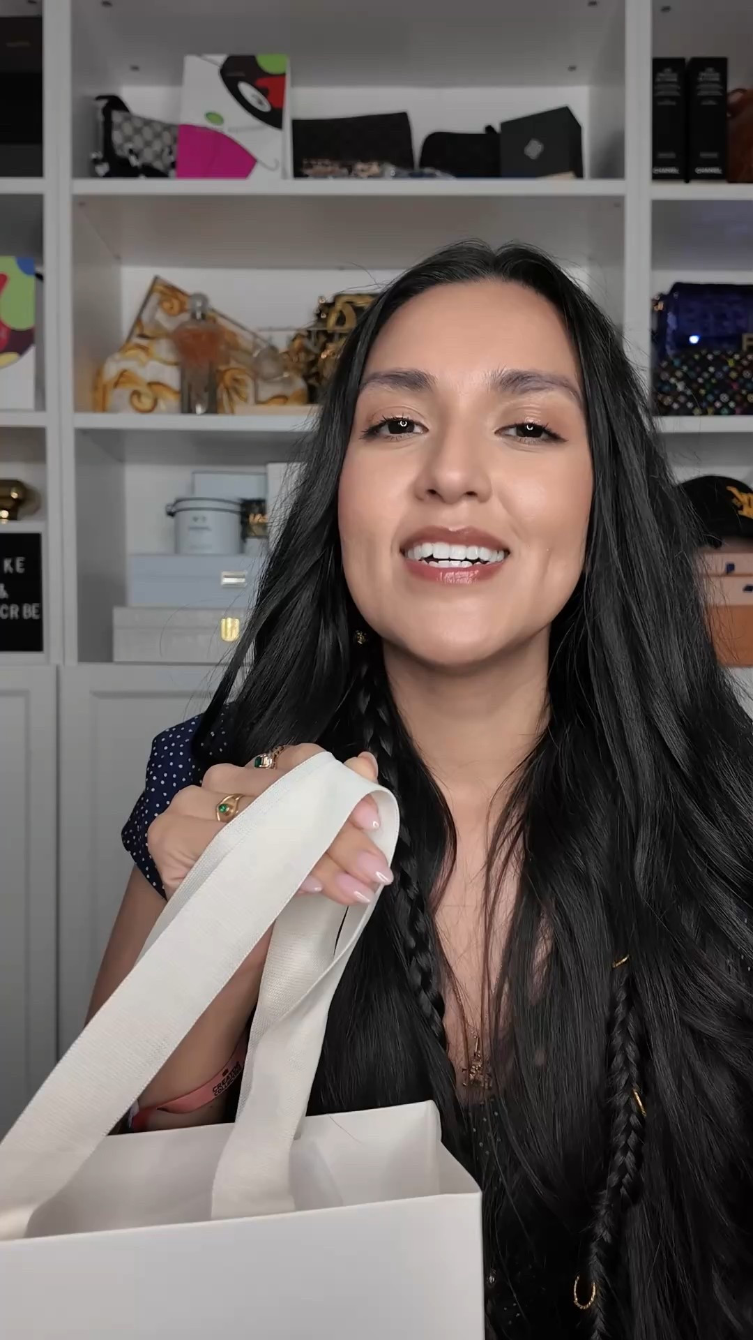 Unboxing not one, but three iconic scents from the @Valentino.Beauty Born in Roma collection

From the timeless elegance of Donna Born in Roma, to the bold allure of the Intense, and the opulent depth of Extradose—each spray tells a different story. Which one should I wear on date night?

#DomesticatedMe
#GiftedByValentinoBeauty
------------------------
Desempaquetando no solo una, sino tres fragancias icónicas de la colección #ValentinoBeauty Born in Roma.

Desde la elegancia atemporal de Donna Born in Roma hasta el audaz encanto de Intense y la opulenta profundidad de Extradose, cada fragancia cuenta una historia diferente. ¿Cuál debería usar para una salida con mi esposo?

#luxuryperfume #perfumelovers #scentoftheday #PerfumeCommunity #FragranceCollection #DesignerPerfume #FragranceReview #ValentinoBeauty #BornInRoma

#LTKSummerEdit #LTKGiftGuide #LTKBeauty