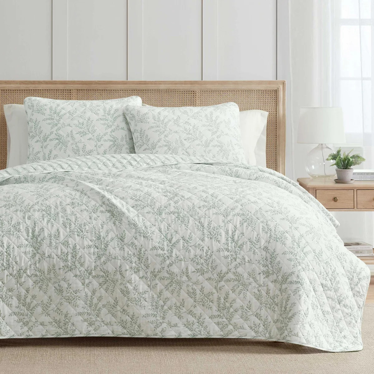 Martha Stewart Murray Leaves Cotton Reversible Green Quilt Set