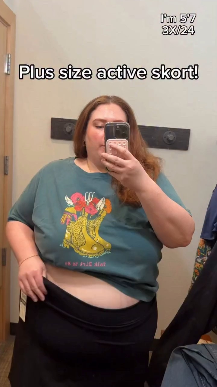 Comment KIMMY for the fit! This skort is active approved for the plus size besties! I find most of duluths soft items I can usually size down a full size and it still fits well. Super stretchy!