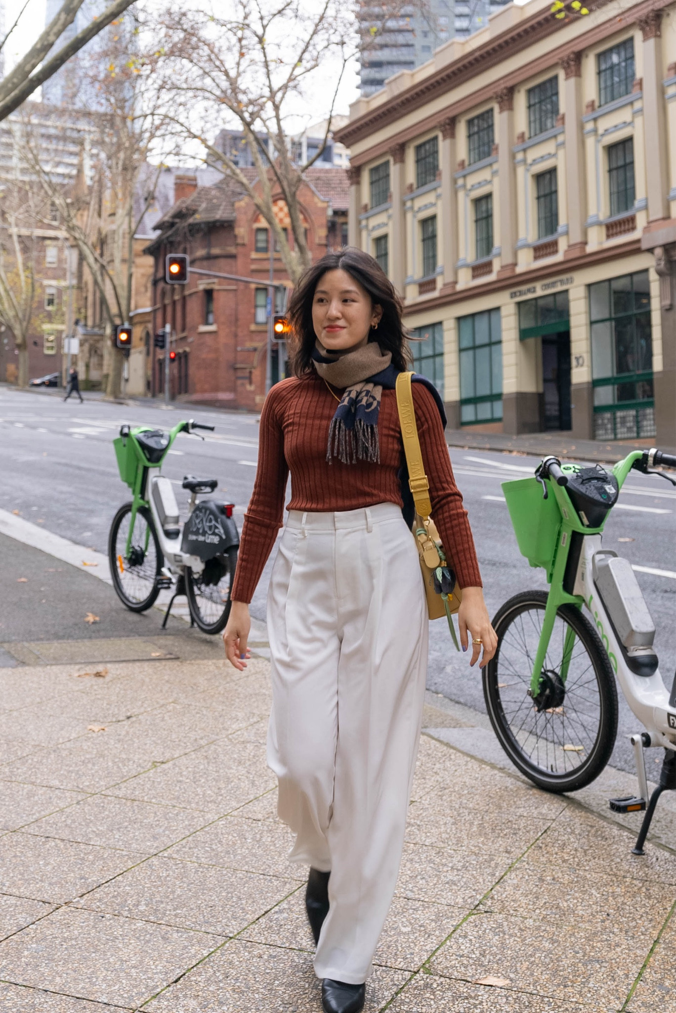 A great layering top made from cotton/merino 🤍 wearing XS (fits true to size)

Colour is chocolate 

Pants are in US4 (in between and I sized up) use code helen15 for 15% off 