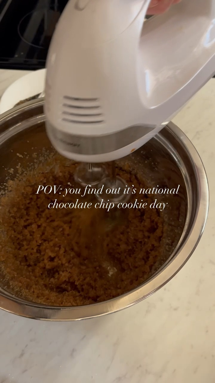 national chocolate chip cookie day! baking essentials. recipe creator tagged in my IG



#LTKVideo #LTKHome #LTKSeasonal