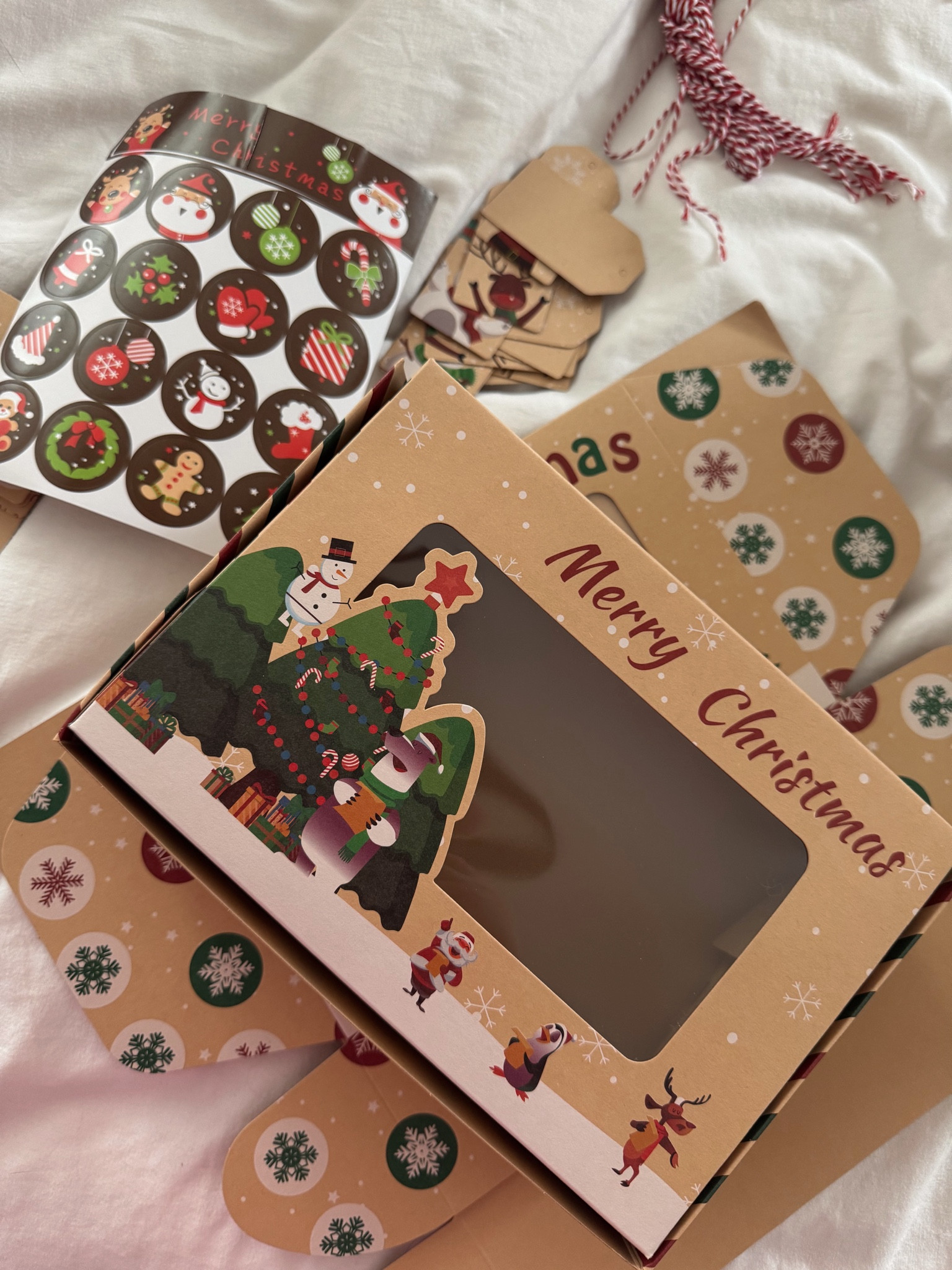 how cute are these treat/cookie boxes from Amazon! Can’t wait to bake some goodies for my friends ❤️

#LTKParties #LTKHoliday #LTKSeasonal