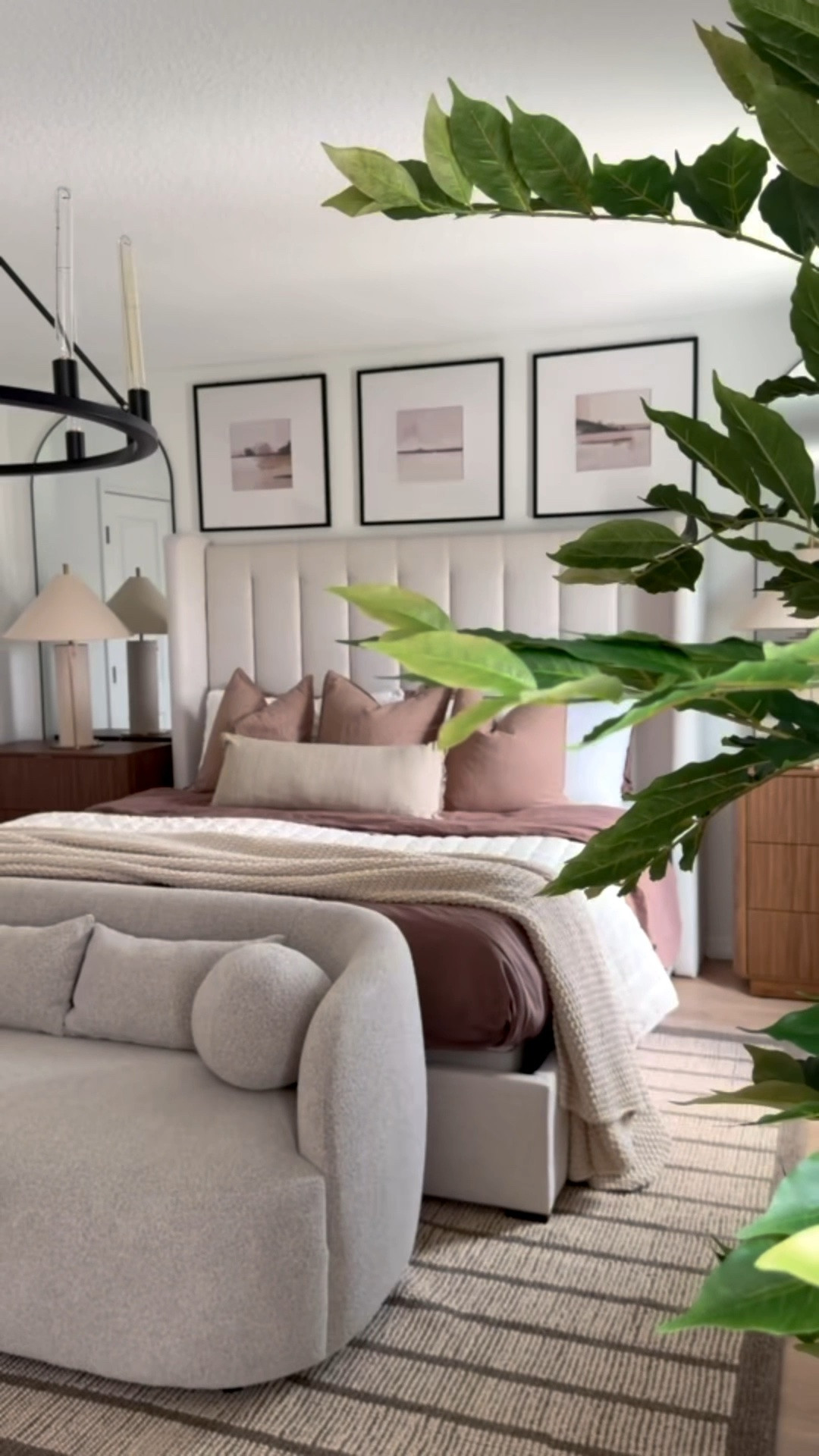 My favorite luxe finds for my bedroom 🫶😍



Modern home
Home decor
Bedroom refresh
Bedroom decor
Home favorites
Top picks

#LTKHome