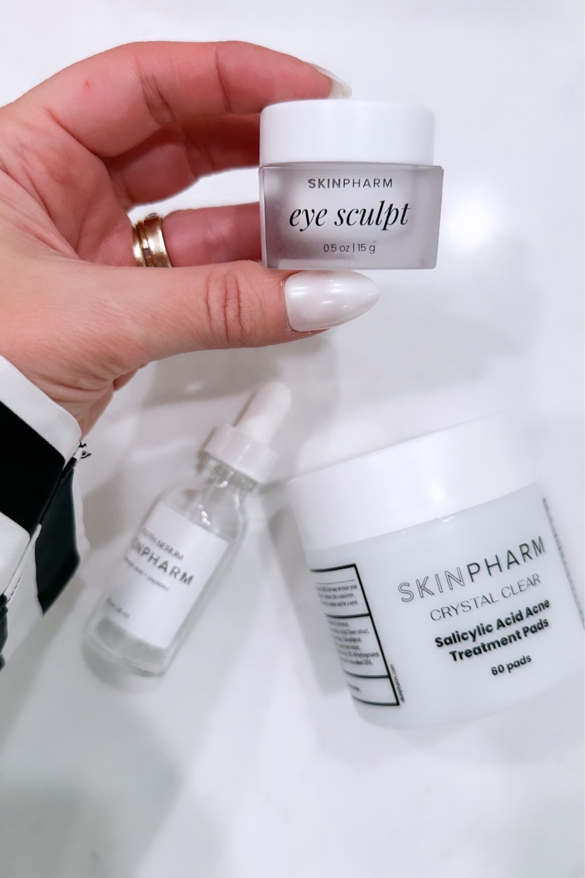 Eye sculpt skinpharm’s newest product launch is here!! Eye sculpt visibly brightens dark circles, de-puffs and minimizes signs of aging. And it feels amazing on your skin! Linking it here with my other favorite skinpharm products! 