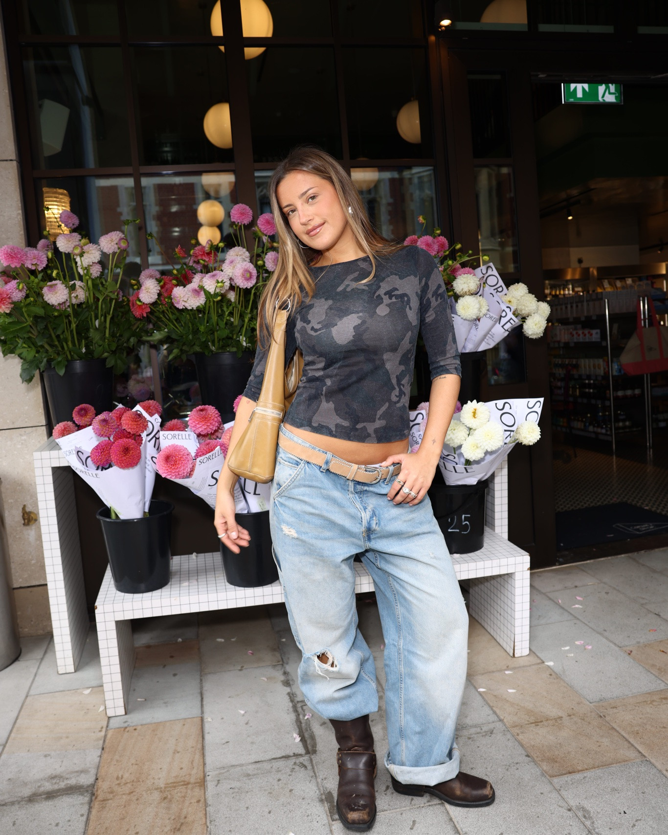 Evie X LTK brunch 🩷

Camouflage, camo print, baby tee, 3/4 length sleeves, distressed jeans, biker boots, ripped jeans, weekday jeans, low rise jeans, light wash jeans, baggy jeans

#LTKuk #LTKautumn #LTKjeans
