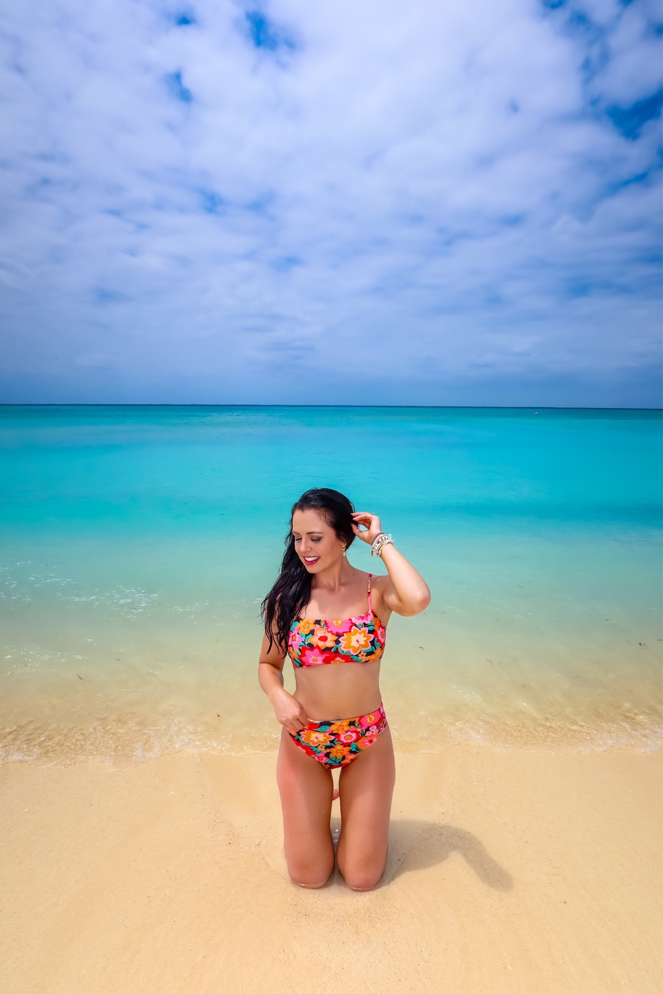 Under $33 amazon high waisted floral bathing suit (medium, 10+ colors) super flattering! Rayban aviators #founditonamazon 


#LTKFindsUnder100 #LTKSwim #LTKFitness