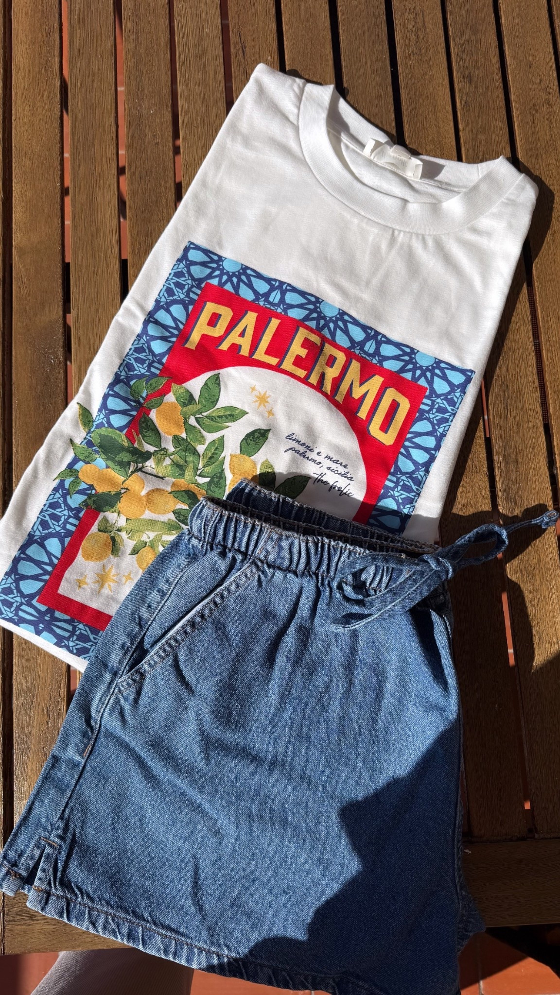 PRINTED TSHIRT SEASON🍋
New in asos Palermo oversized tee lemon print denim drawstring shorts fashion spring summer city break inspo outfit ideas cool girl Barcelona style

#LTKstyletip #LTKsummer #LTKspring