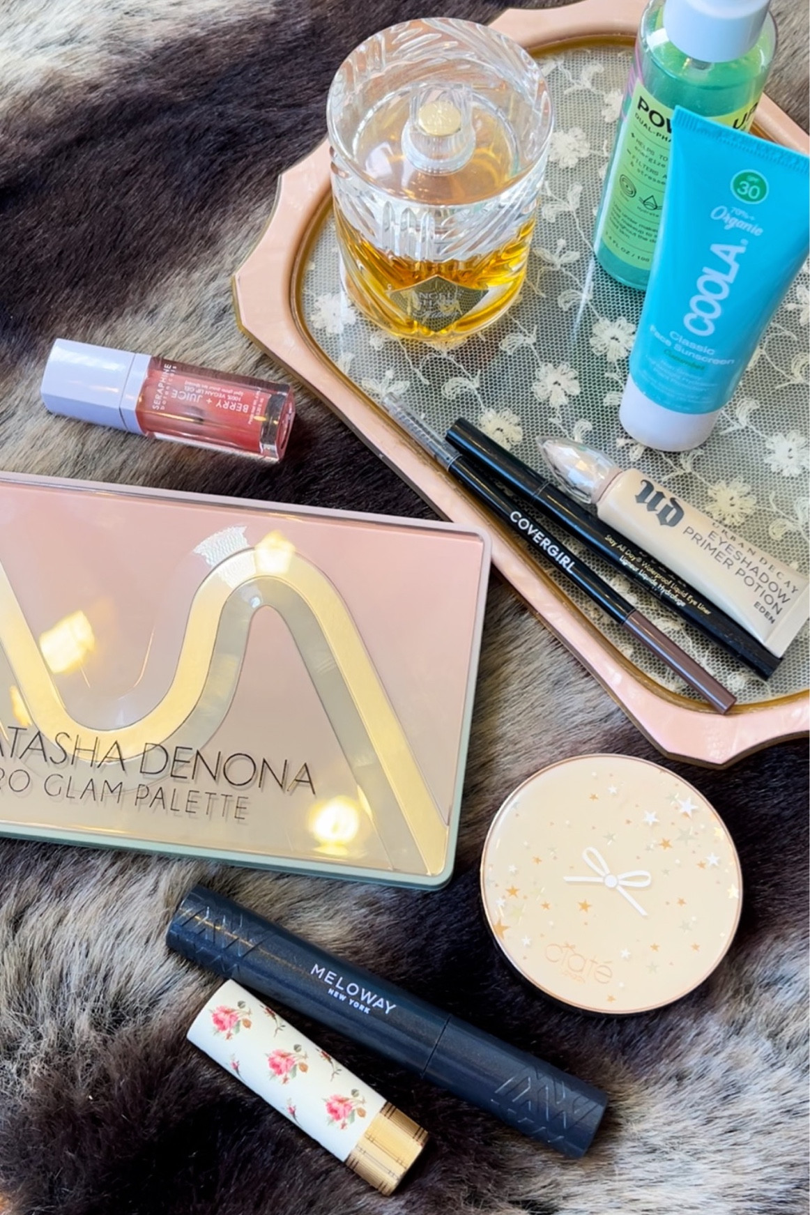 Current Favorites 💗

Not my usual content but I wanted to share a few of my modern beauty favorites! A lot of the vintage products I post on here are pretty luxurious but I’m always wearing a combination of luxury products and affordable 

#LTKGiftGuide