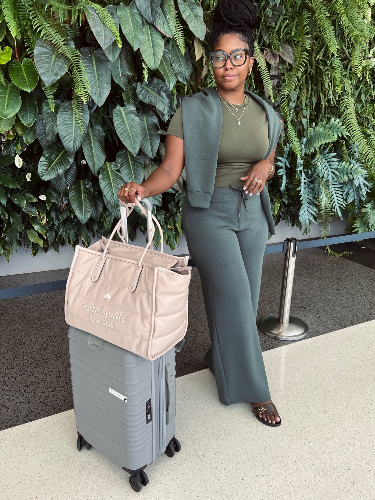 Travel ready with the @nordstrom anniversary sale. Wearing a Medium in the top and bottom. They have the MOST GORG blue set on sale right now. Convince me I shouldn't add it to our luggage collection! #sponsored 

 
