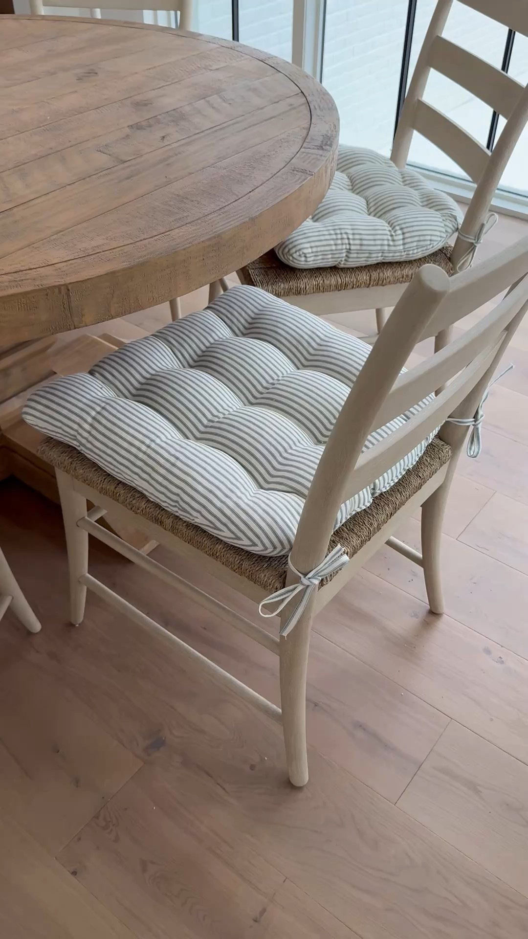 Amazon dining chair cushion! Super affordable and comes in different colors and patterns!

#LTKHome