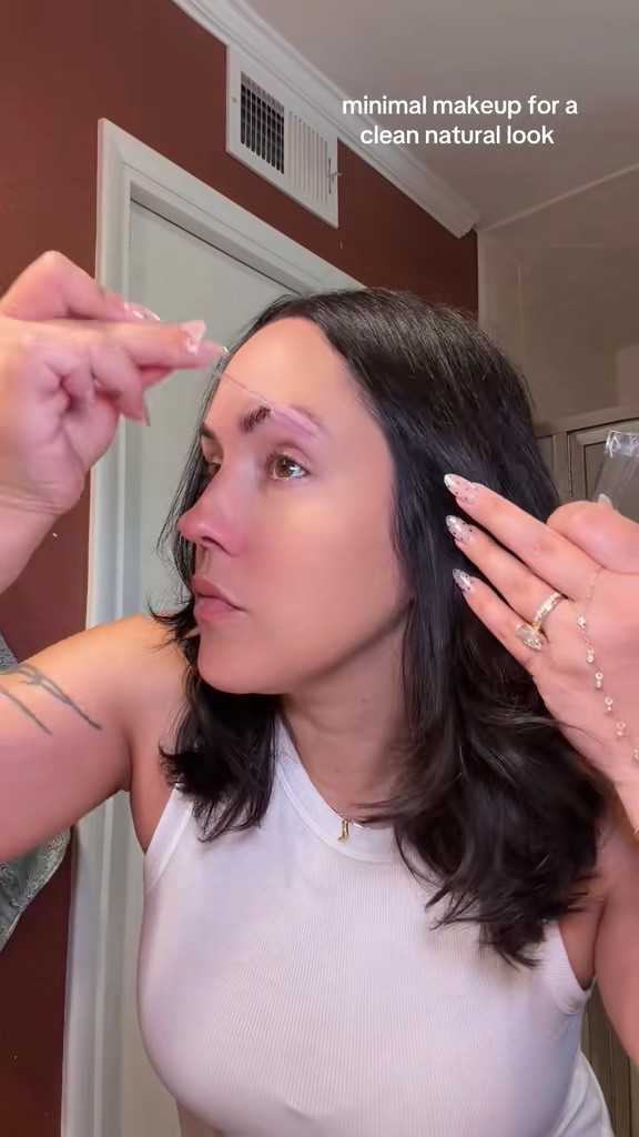 Girls who “don’t wear makeup” routine.

#LTKgrwm #LTKmorningroutine #LTKBeauty