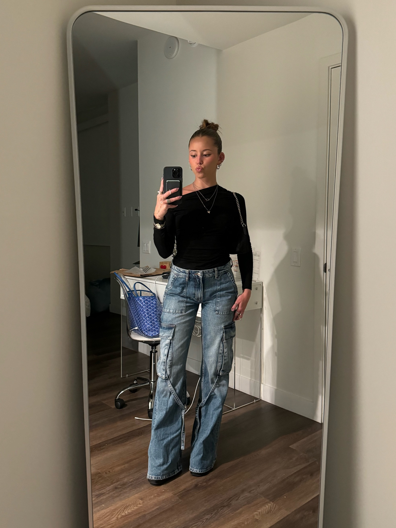 another classic for girls’ din n drinks 🥂👯‍♀️💕 ive been loving the asymmetric style recently. and these cargo jeans are the most flattering jeans i own!! i get so many compliments every time i wear them and theyre truly so versatile. definitely not for the short girlies like me though, i have to wear them with tall boots! bag is prada 💗

#LTKfindsunder100 #LTKparties #LTKbeauty
