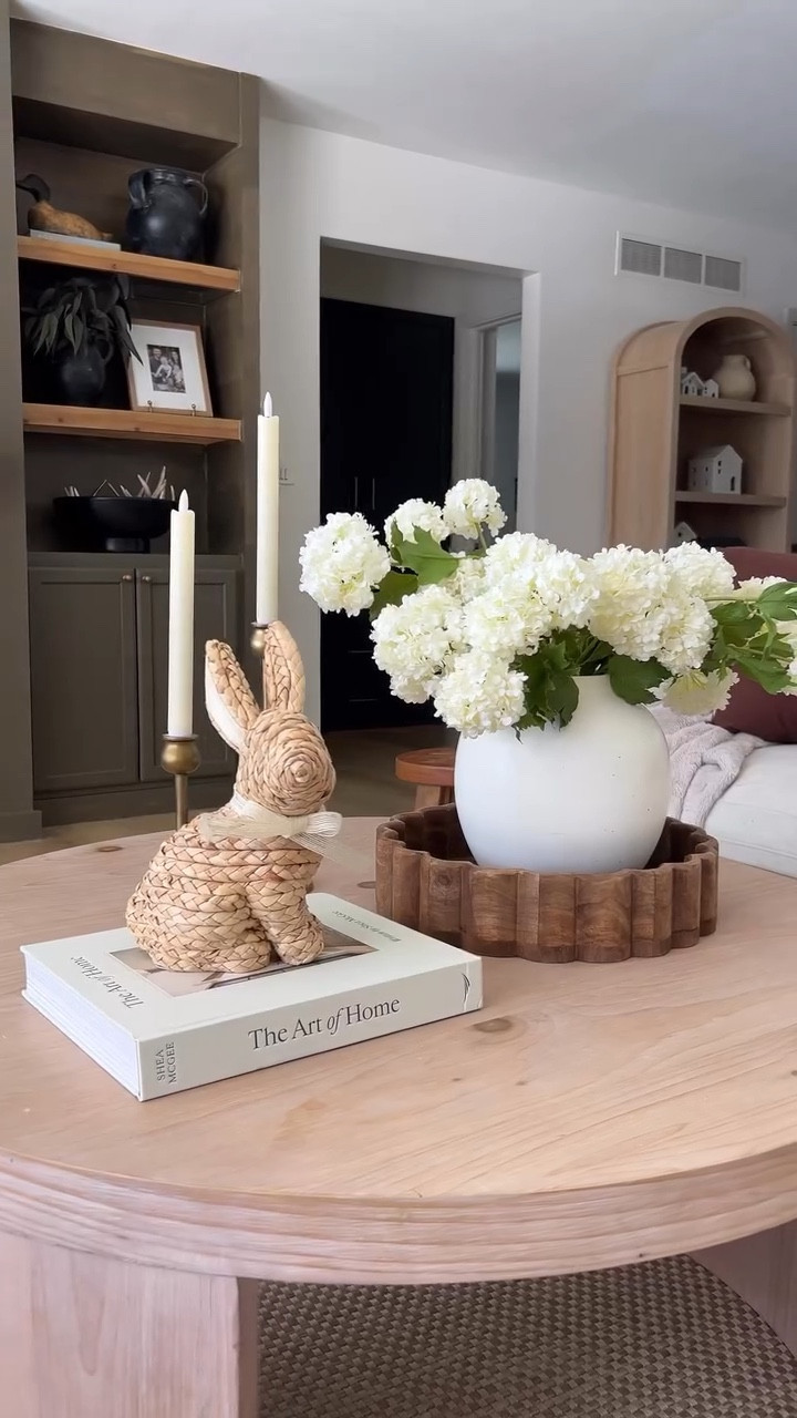 Inspo for a simple spring coffee table 🐰

#LTKHome #LTKSeasonal
