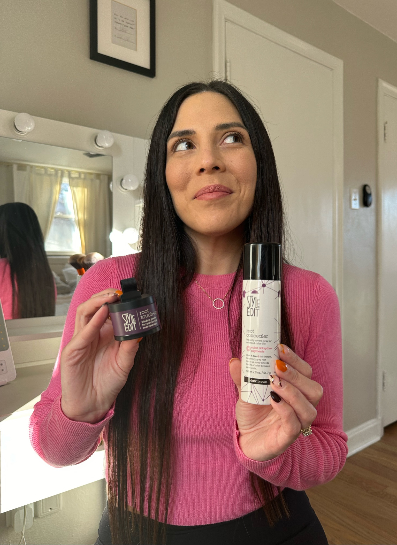 Roots before my next salon visit do not stress me anymore! I have been using @styleedithair’s Root Concealer Duo and it works amazingly… both provide instant coverage, are lightweight + easy to apply and wash out easily! I use both in the shade Dark (they have multiple shades) #styleedithair #styleeditpartner #rootsolution