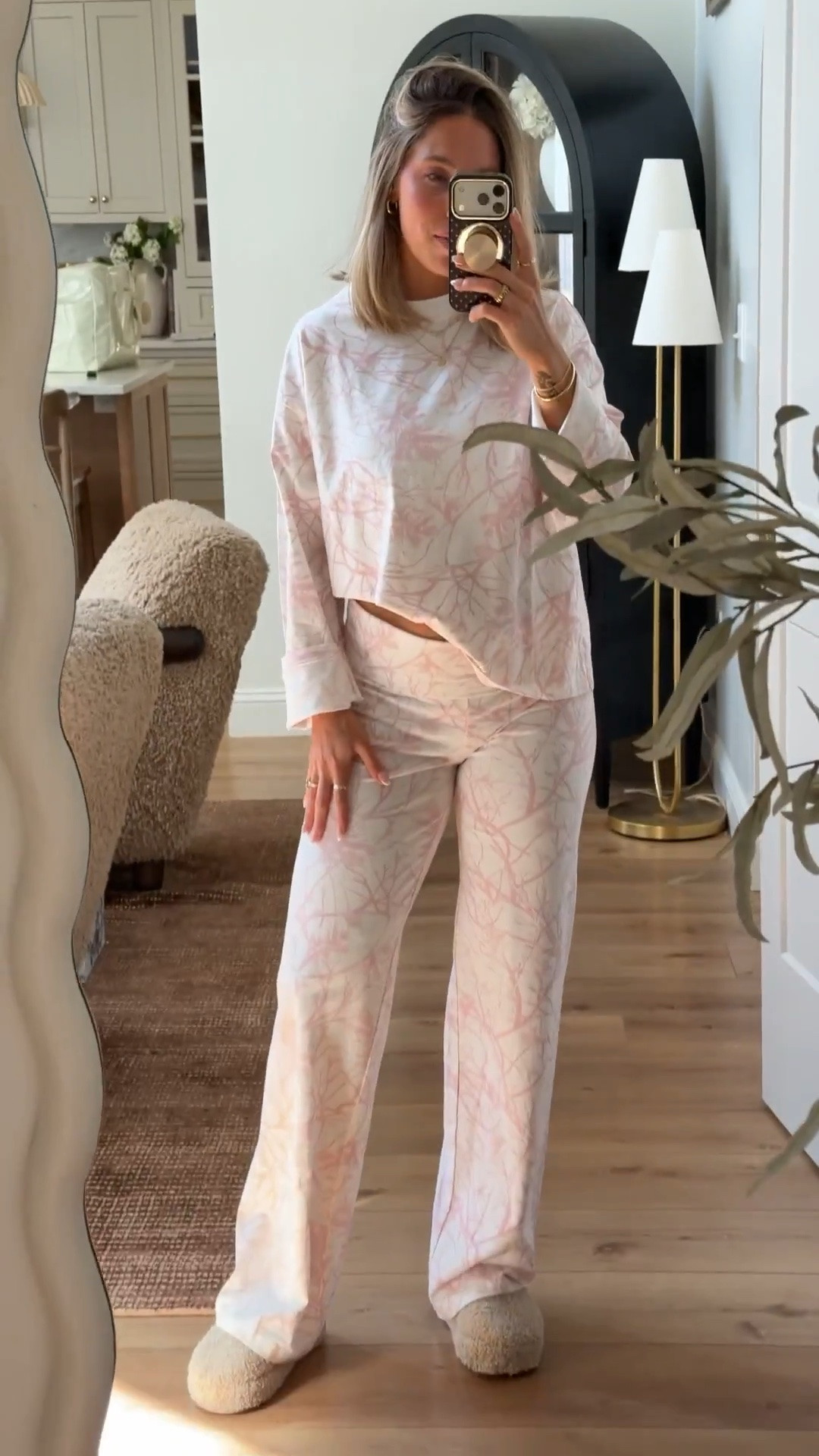 So soft & stretchy! Perfect moving into fall. I wore this as a travel outfit & then wore it to bed because it’s so comfy 😅👌🏼 (wearing size small)

#LTKmomlife #LTKgrwm #LTKootd