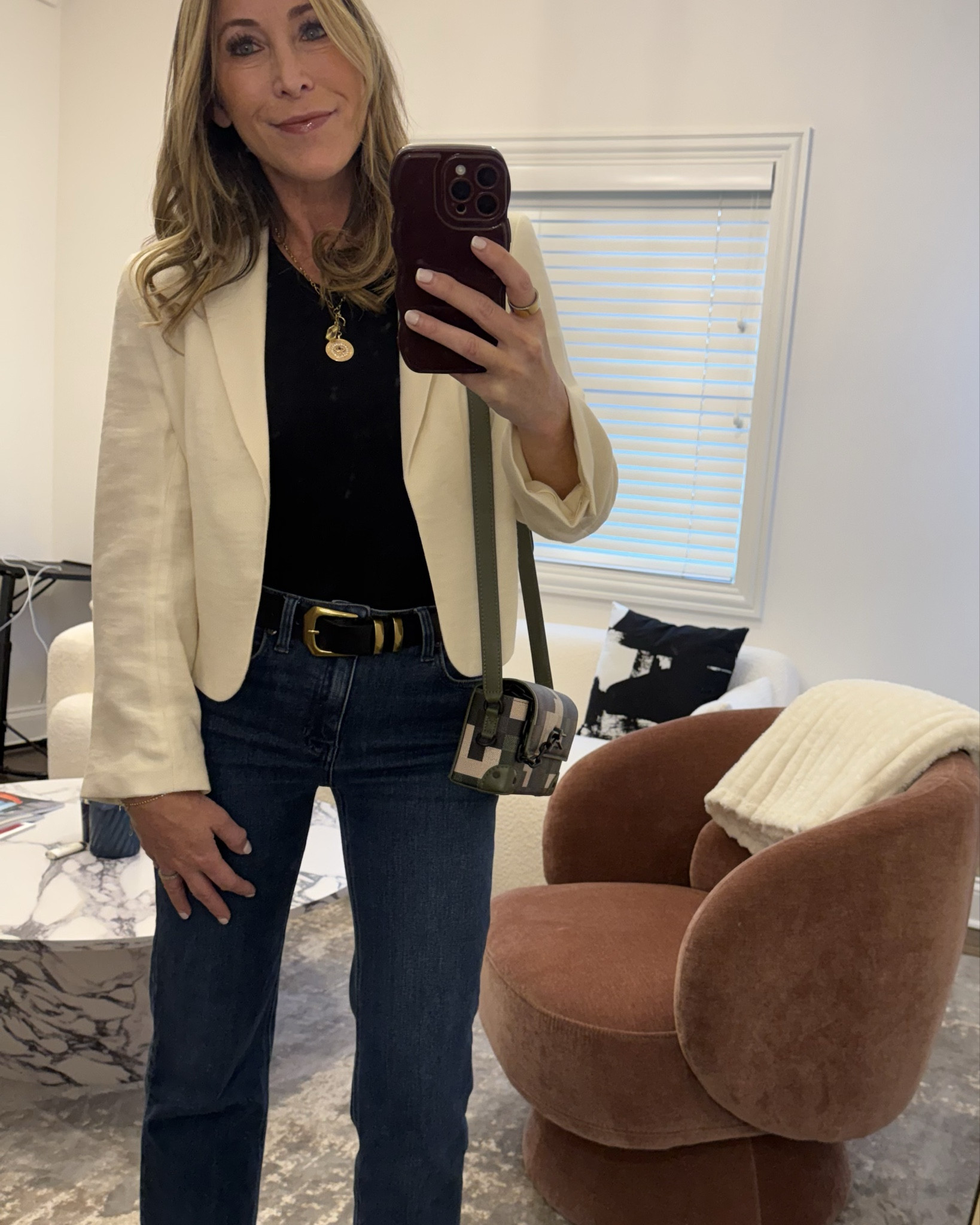 Effortless, elevated, and under $40 🤍 this blazer is giving luxury without the splurge. Paired it with denim for an easy night out with the fam, chic but still relaxed.

#LTKStyle #LTKUnder50 #EffortlessChic #MomStyle #CasualElevated #NightOutLook #StyleFinds

#LTKootd #LTKOver40