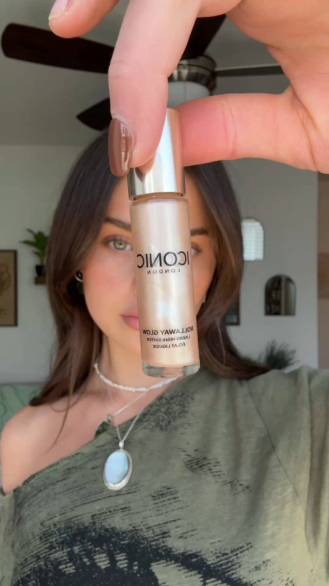 Hi ily guys!! 

#grwm#glowymakeup

#LTKBeauty