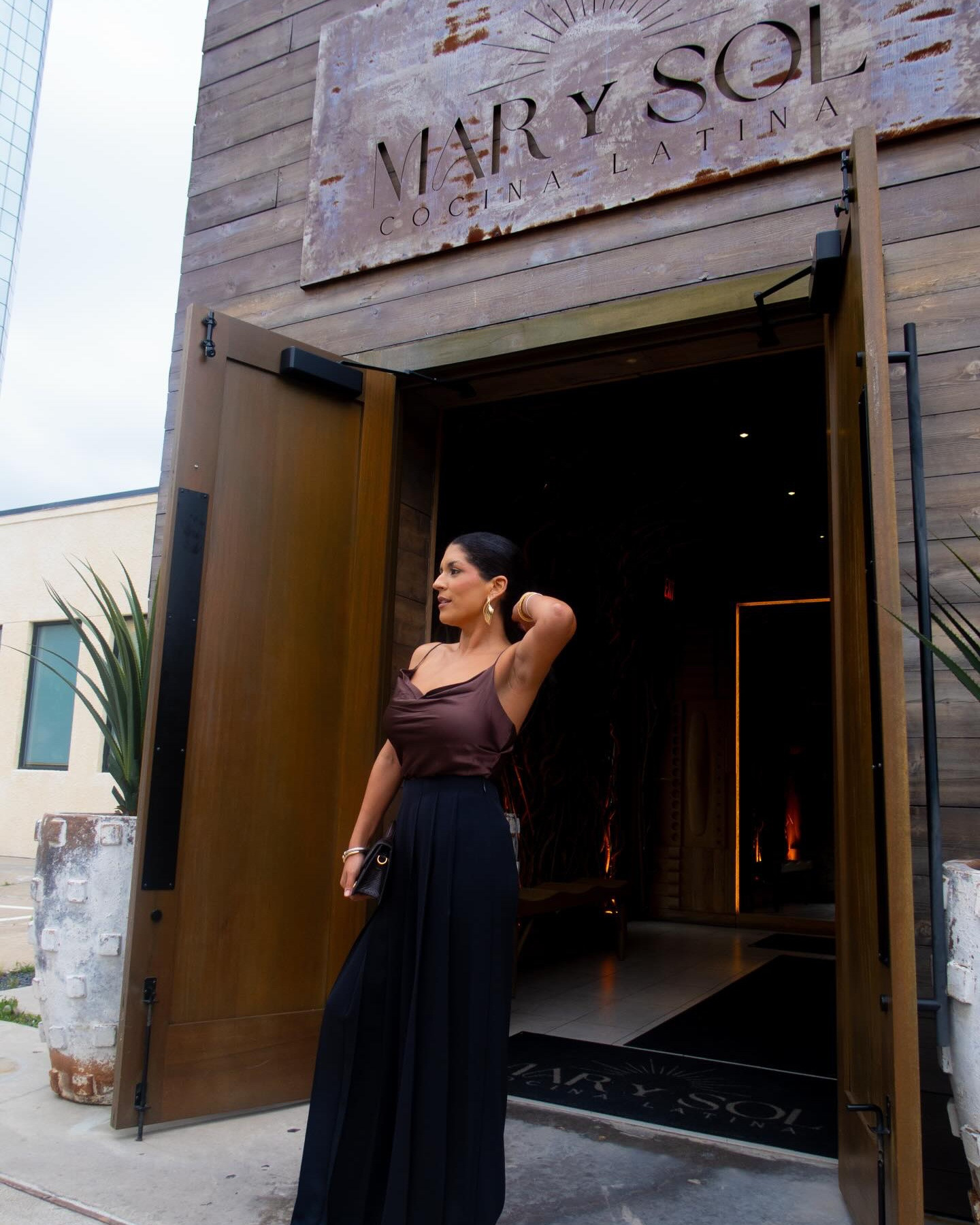 I left last nights dinner at @marysolcocinalatina - feeling like I’m in dyer need of an unlimited luxury vacation. I learned all about the two sister resorts @secretsbahiamita & @dreamsbahiamita located in the Nayarit coast.🍹💃🏻✨

While they are all inclusive, the resort does call it something special… UNLIMITED LUXURY 🙂‍↔️🤏🏽

@dreamsbahiamita family resort
@secretsbahiamita adults only

A huge thank you to the resorts and their PR agency for a lovely evening 🙏🏽

Mexico te amo, y nos vemos muy pronto✈️🇲🇽✨

Outfit @guess @guessusa
.
.
.
#Dallasinfluencer #travelcreator #SecretsBahiaMita #DreamsBahiaMita #VisitNayarit @visitnayaritmx