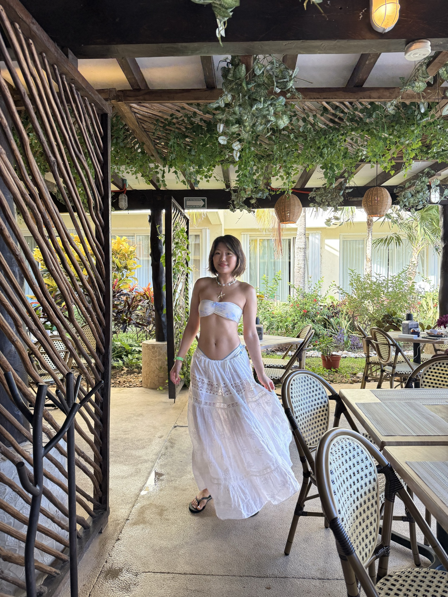 Vacation outfit
Bandeau top
Maxi skirt