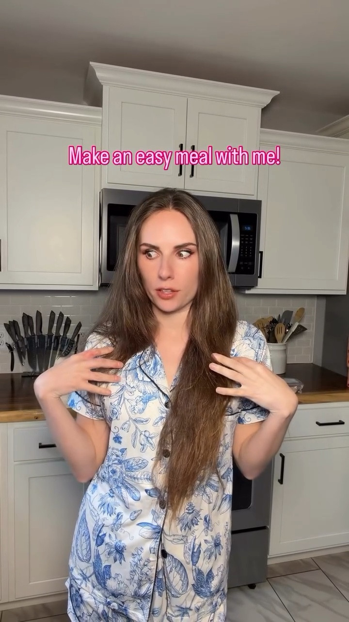 This is NOT a subscription service! You can order what you want whenever you want it!! Use code Melanieroseu55P for 55% off your first order with @meez.meals 
https://linktr.ee/Melanieroseu

#easymeal #meezmeals #explorepage✨ #eating #food

#LTKdayinmylife #LTKmorningroutine #LTKfoodie