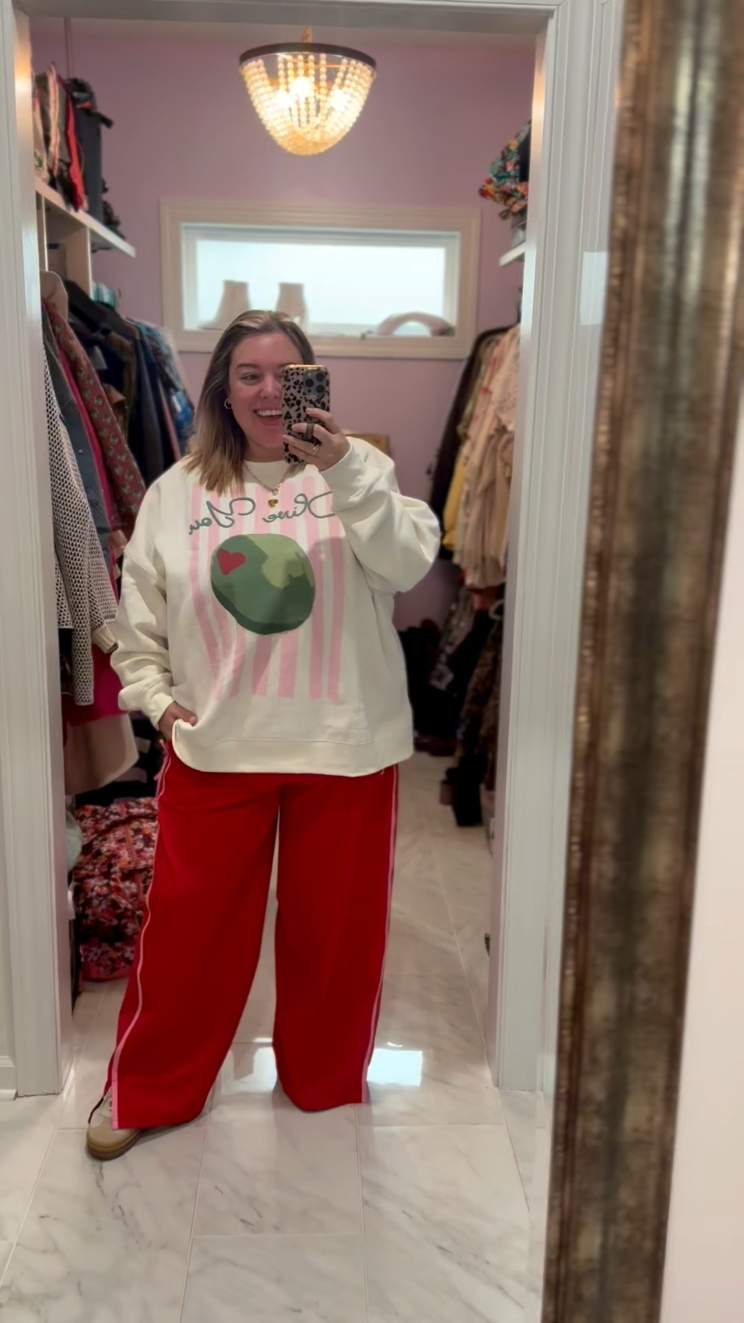 ❤️ Giving this look a 10/10 because it’s so cute and comfy! ❤️ linking it up for you! I’m in a 2X in the sweatshirt and an XXL in the pants  

#LTKootd #LTKPlusSize #LTKActive