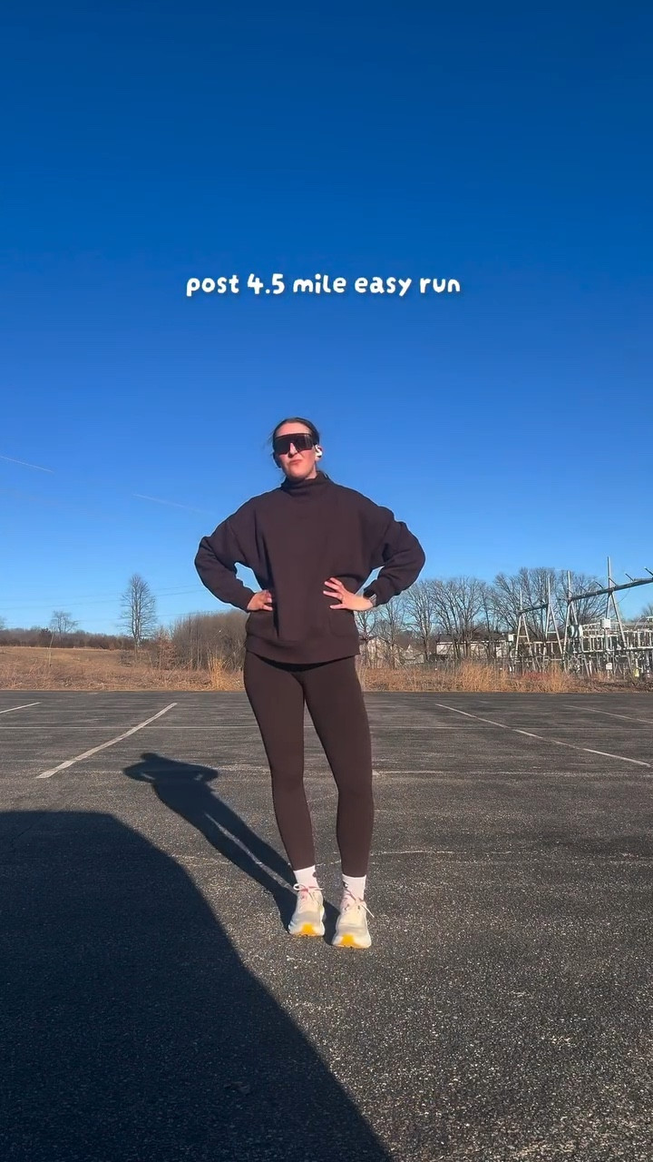 This chocolate brown set from aerie🤎🏃‍♀️
#running #runningfitcheck #runningoutfit #easyrun #halfmarathontraining