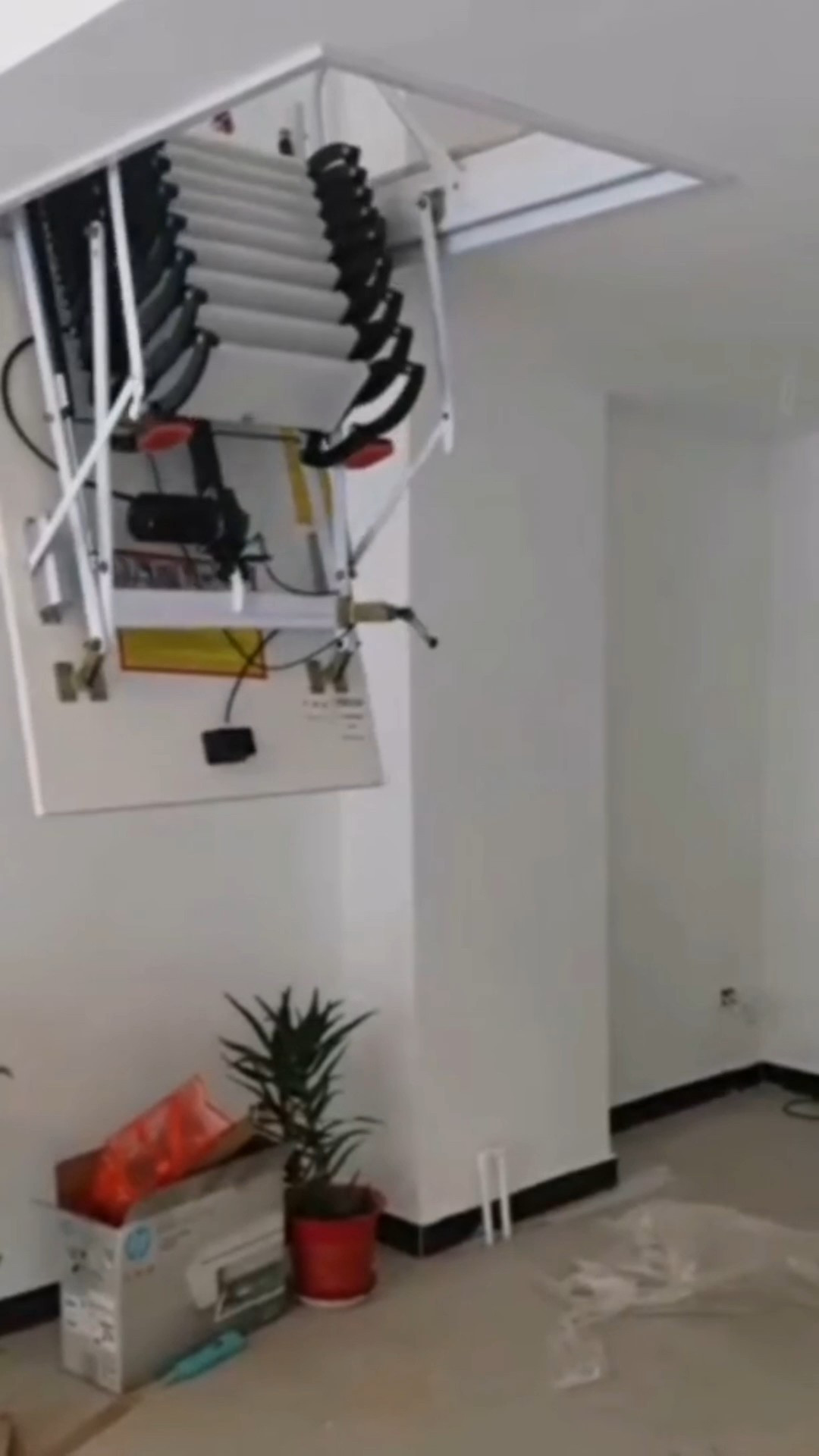 My contact for the garage ladder is Jack +86 178 3732 5938

#LTKHome