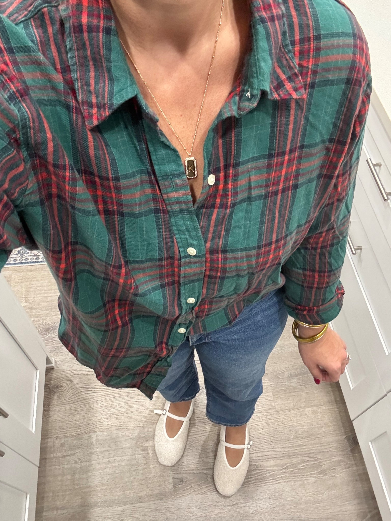 Casual holiday outfit! Flannel is SO soft & comfy ❤️💚

TTS- but sized up to a large for a looser fit! 

#LTKMidsize #LTKootd #LTKHoliday