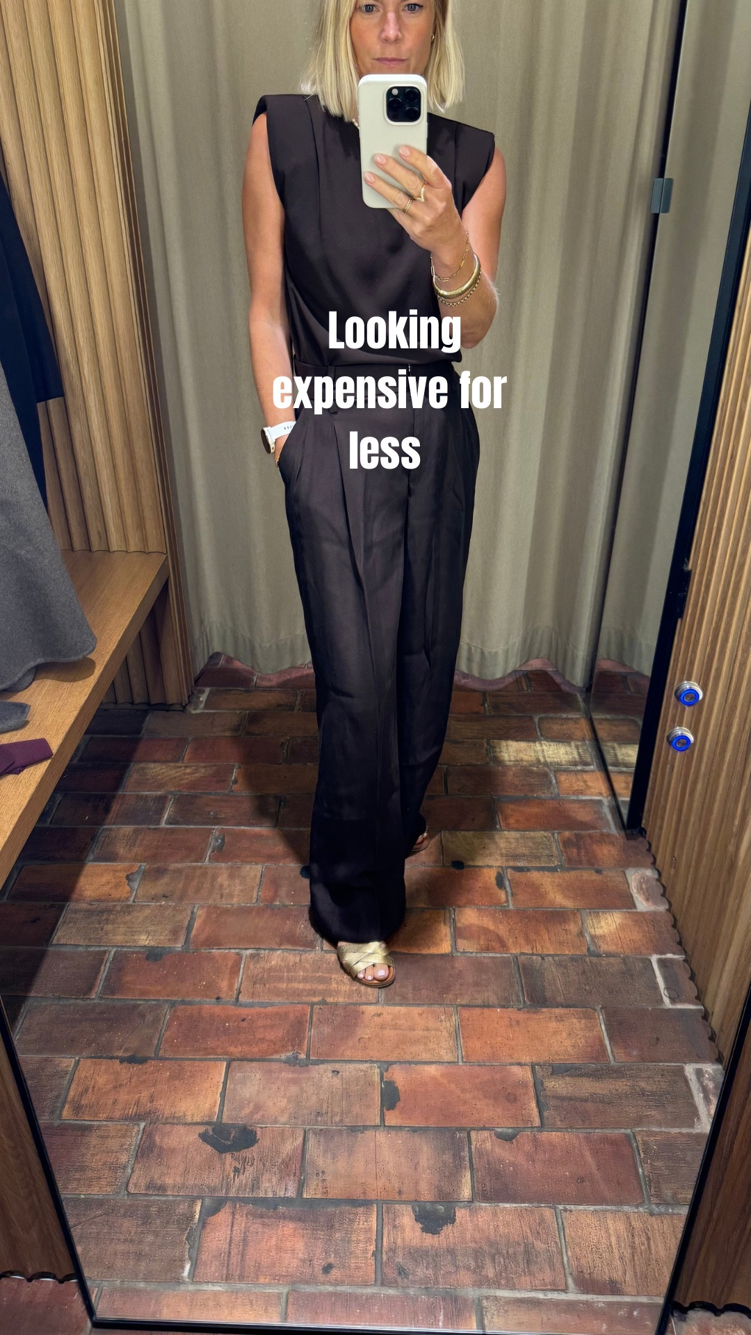 You don’t need to spend a lot to look good and it doesn’t follow that clothes that aren’t expensive will always look cheap. 

Case in point. These amazing trousers look so much more expensive than their price tag - obviously ignore the creasing! 

Highly recommend these. Love the chocolate but they do come in other colours. Wearing 6. 

The top also is not expensive but looks it and together the head to toe/tonal chocolate look is extremely chic and elongating 🙌🙌 wearing xs which is good for size 6/8

Perfect workwear outfit for the autumn 👌

#LTKuk #LTKworkwear #LTKautumn