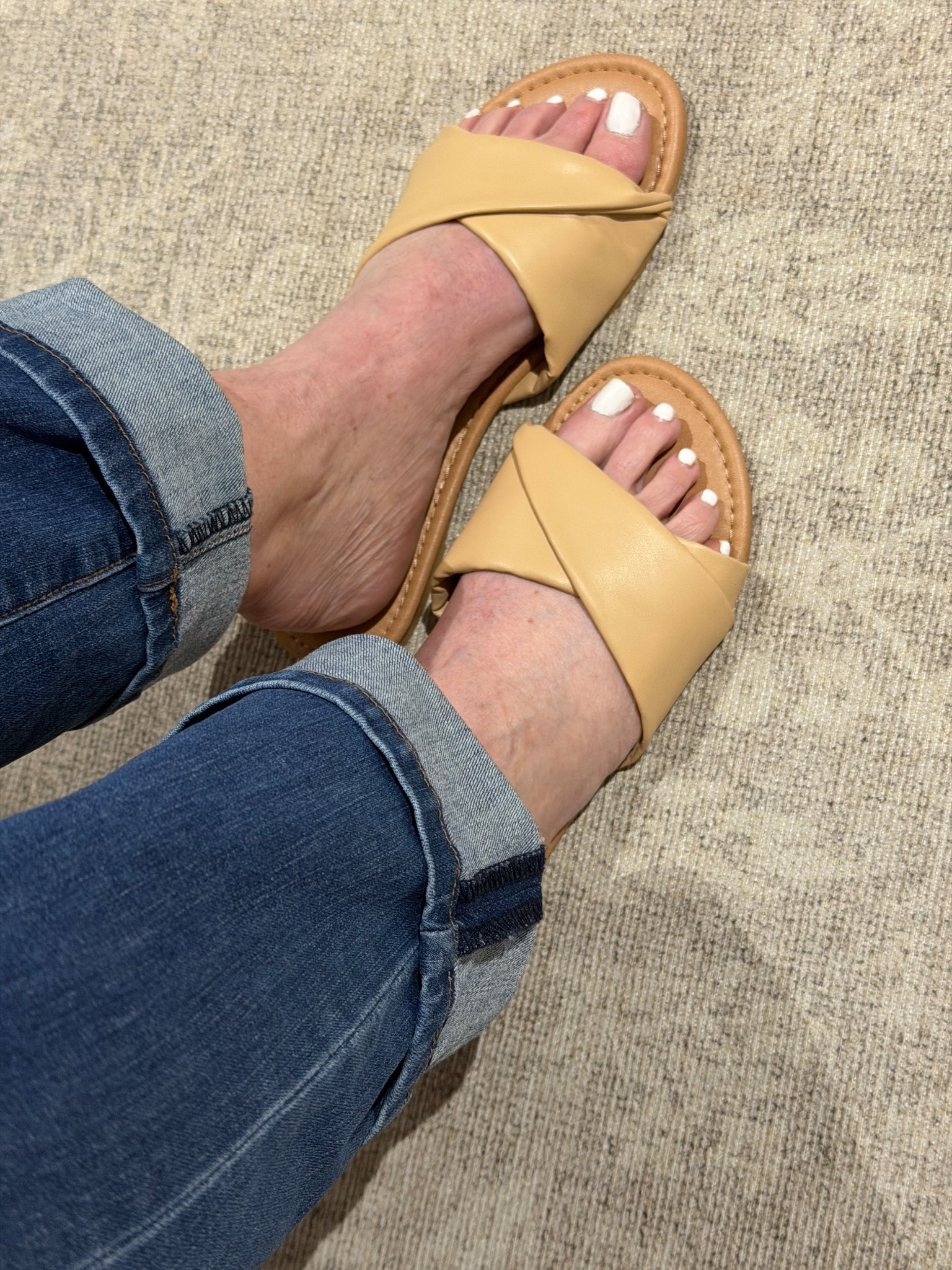 If you are looking for a simple, comfortable, flexible flat sandal these are perfect from @fitory_official. Perfect for Spring/Summer and great to wear to the beach! #ad #fitoryshoes 
