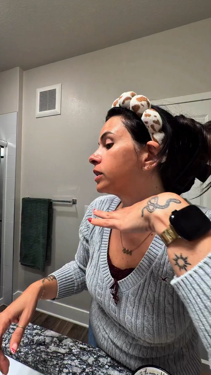 ok besties I’m starting a new mini series testing @sungbooneditor_global — the viral Korean skincare brand that claims to be botox & filler in a bottle 👀✨ I’ll be using this consistently + giving you real, honest updates because the hype is LOUD. let’s see what it actually does. 

Comment SHOP to get the link sent directly to you! 

#koreanskincare #skincarejourney #beautyseries #glowup #glassskin

Sunboong review, Korean skincare routine, viral skincare series, anti aging skincare, glowing skin journey

#LTKfindsunder100 #LTKbeauty #LTKVideo