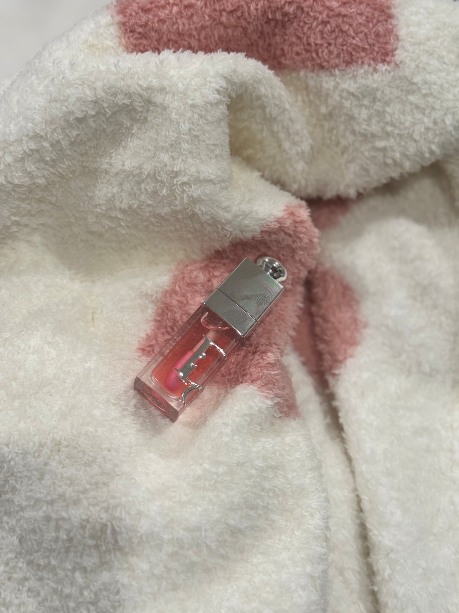 My go to lip oil: different packaging but same results.

Lip oil, Dior lip oil, lip oils, dry lips, lip product, Dior, lips 

#LTKBeauty #LTKgrwm #LTKMothersDay