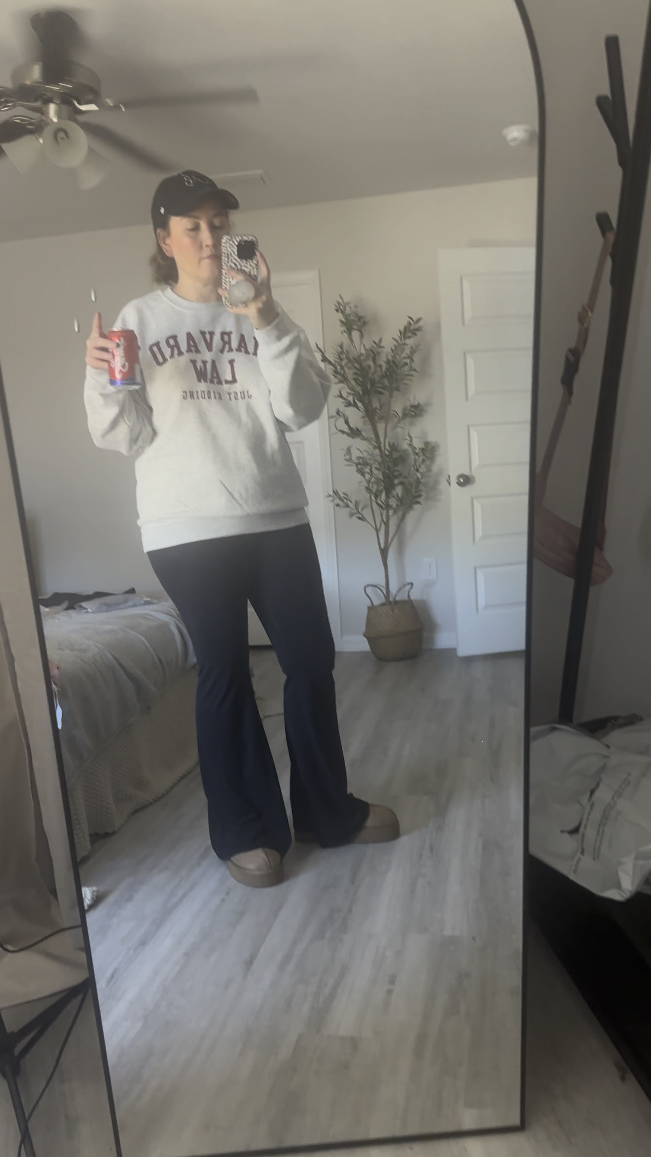 New comfy sweatshirt from Amazon! This is a must have! 

#LTKmidsize #LTKstyletip #LTKfindsunder50