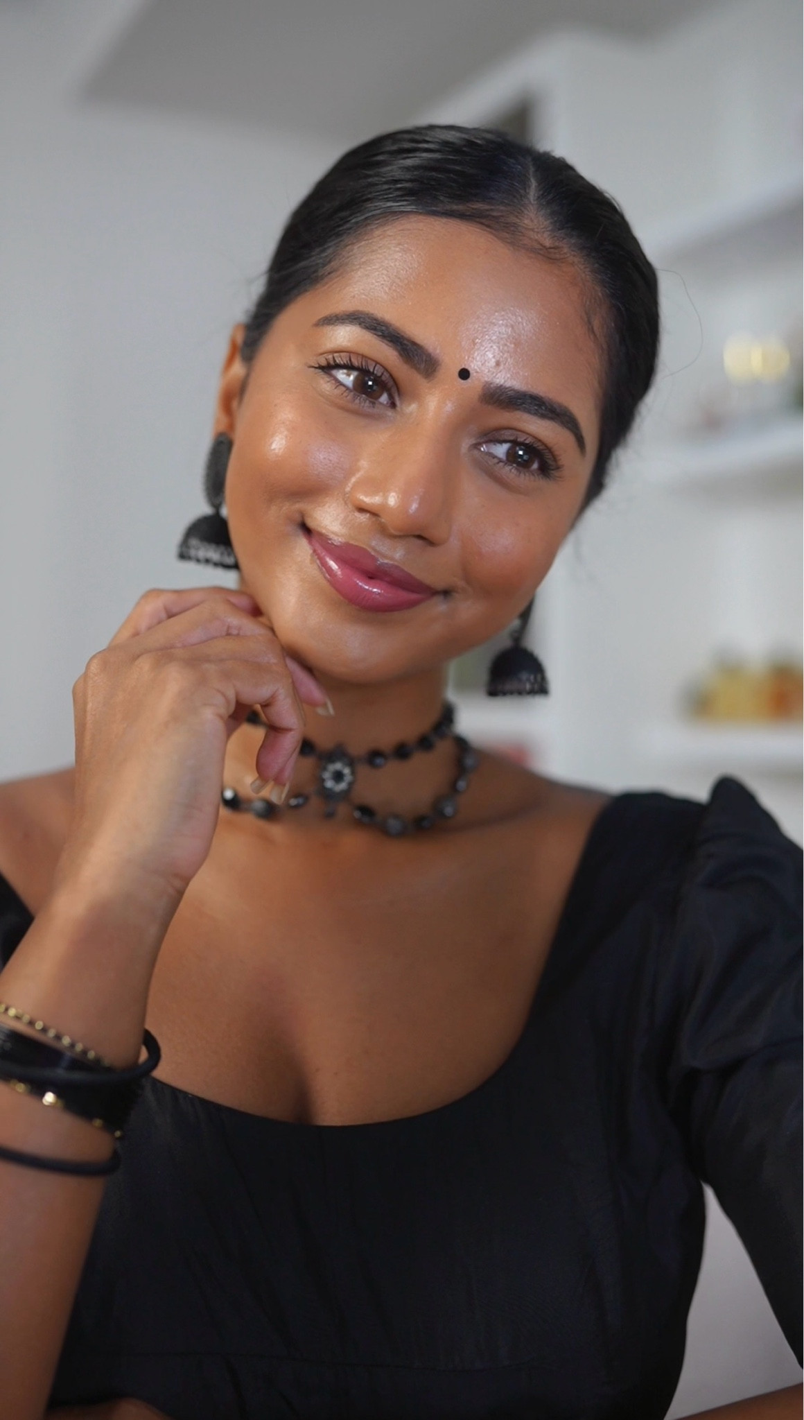 ⁣Hair Mousse: Bumble and Bumble ⁣⁣
Primer: Tarte ⁣⁣
Brows: Benefit Cosmetics Brow Pencil in 4 + Benefit Cosmetics Brow Gel⁣⁣⁣⁣⁣
Color Corrector: Smashbox ⁣x Becca in Medium/Dark⁣
Foundation: Clinique Even Better in WN 64/ Butterscotch ⁣
Concealer: Clinique ⁣Even Better in WN 64/ Butterscotch ⁣
Blush: Milk Makeup ⁣in Quickie ⁣
Setting Powder: Tarte⁣ in Yellow⁣
Mascara: L’Oréal Paris ⁣
Lip Liner: Mac Cosmetics in Plum⁣⁣
Lipstick: Tom Ford ⁣in Casablanca 03 ⁣
Setting Spray: Urban Decay ⁣