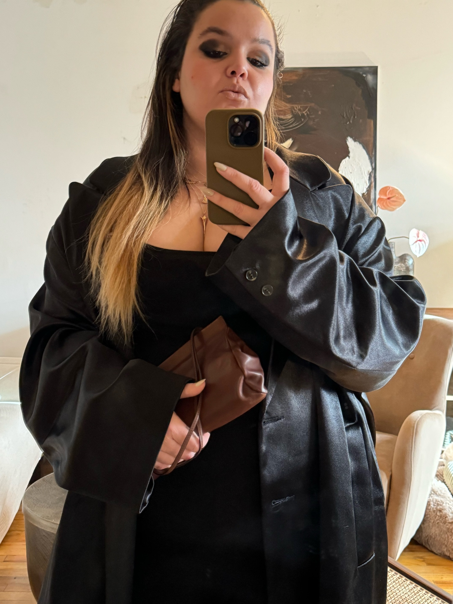 The Row Abby Bag in Chocolate may just be a dream come true 🤎🤎🤎 I drool every time I feel this stunning leather… wouldn’t expect anything less from The Row 🤍