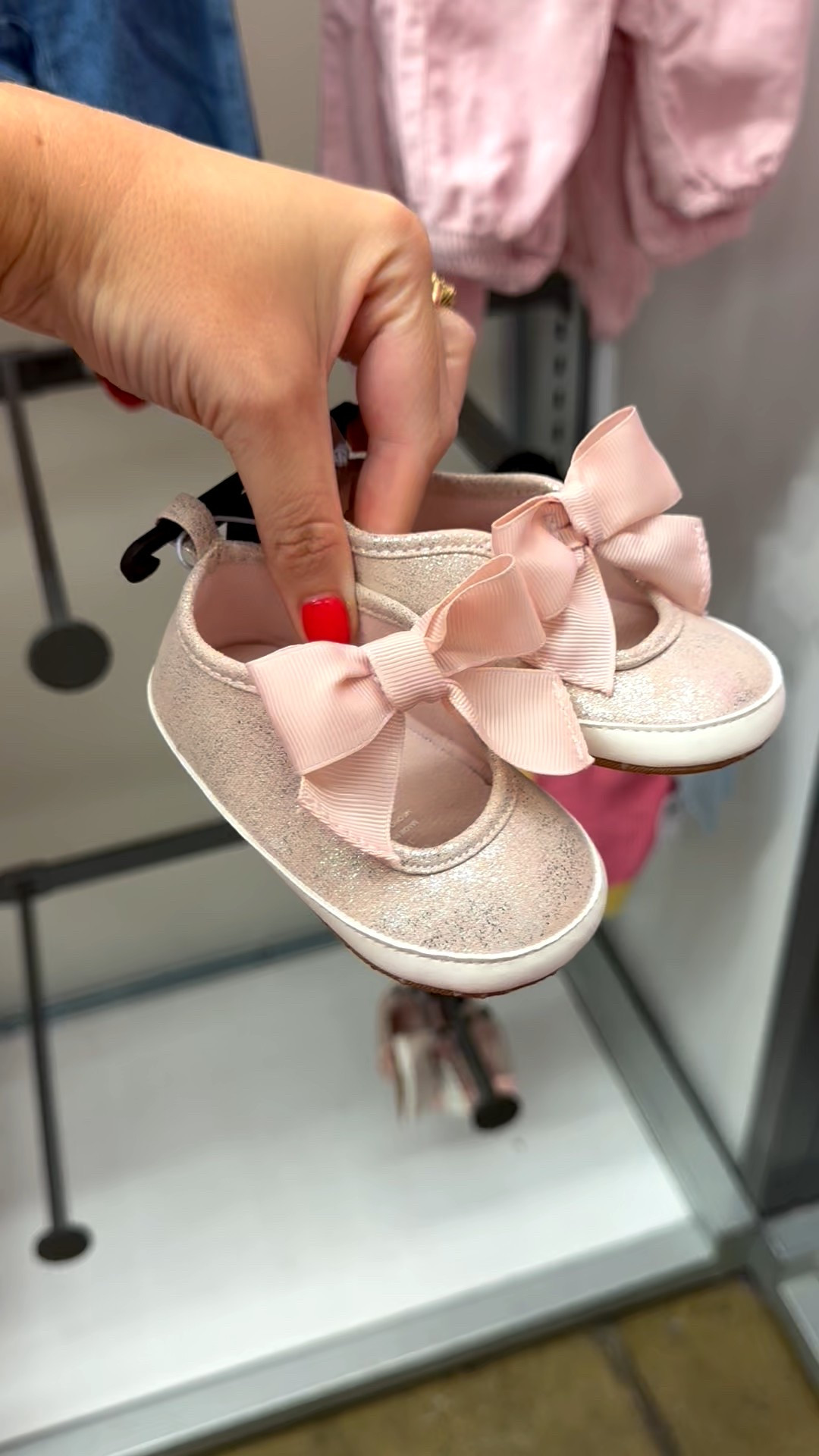 Obsessed with these little bow shoes!! 🥹❤️

#LTKKids #LTKShoeCrush #LTKBaby