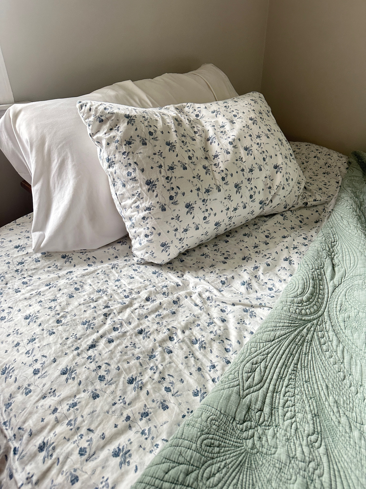 Blue dainty floral sheet set

Threshold, 400 thread count printed performance sheets 



#LTKfindsunder50 #LTKsalealert #LTKhome