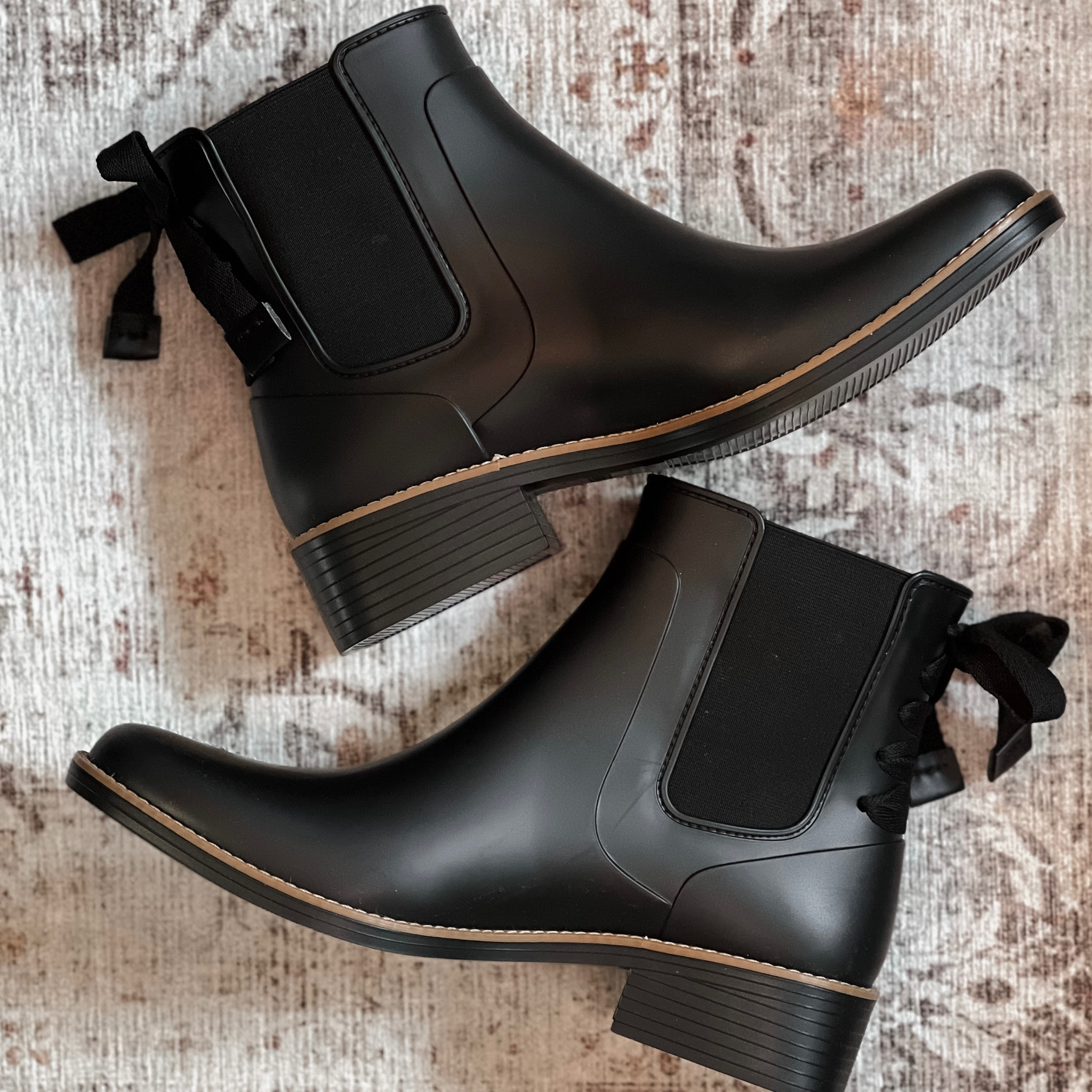 Feminine Chelsea boots! I finally found a Chelsea Boot that works for my wardrobe style! These are waterproof and TTS (with room for a thick sock). More details and styling ideas on my blog!

#LTKshoecrush