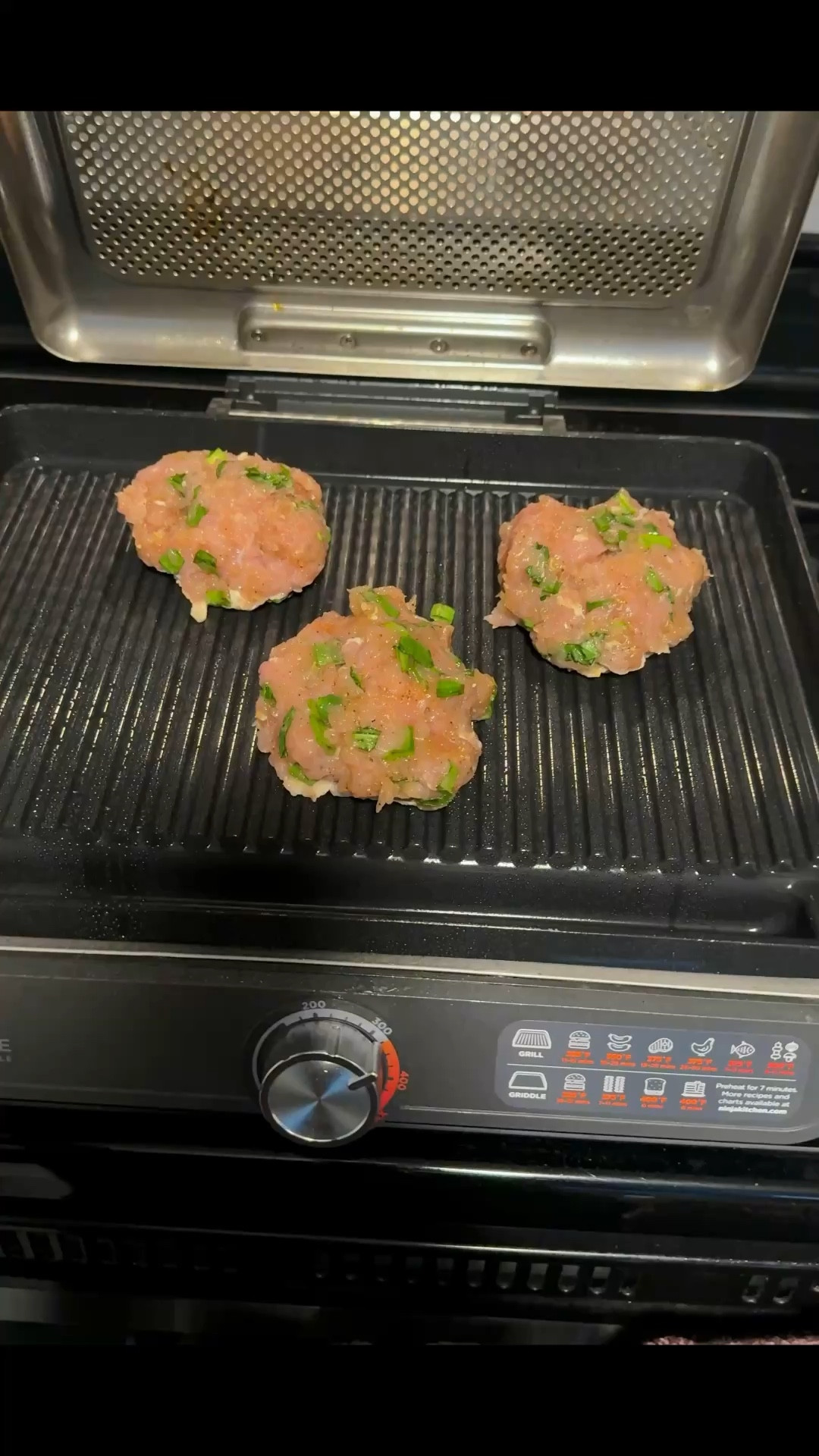 Using my in-door grill! Love this thang! Pineapple Teriyaki Turkey Burger for dinner! 🤭

#LTKHome #LTKfoodie
