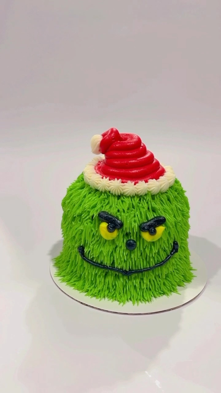 … mr . Grinch … ! Had to recreate on of my favorite Christmas movie characters ♥️🎄 

#LTKSeasonal #LTKHoliday #LTKParties